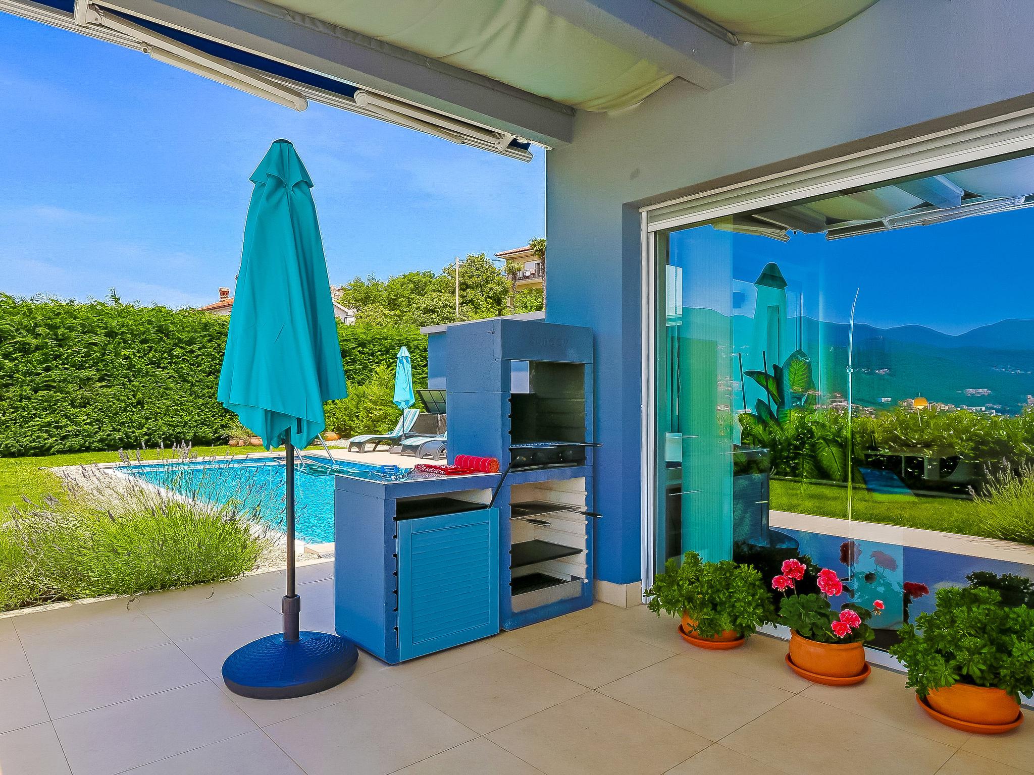 Photo 40 - Maison de 4 chambres à Rijeka avec piscine privée et terrasse