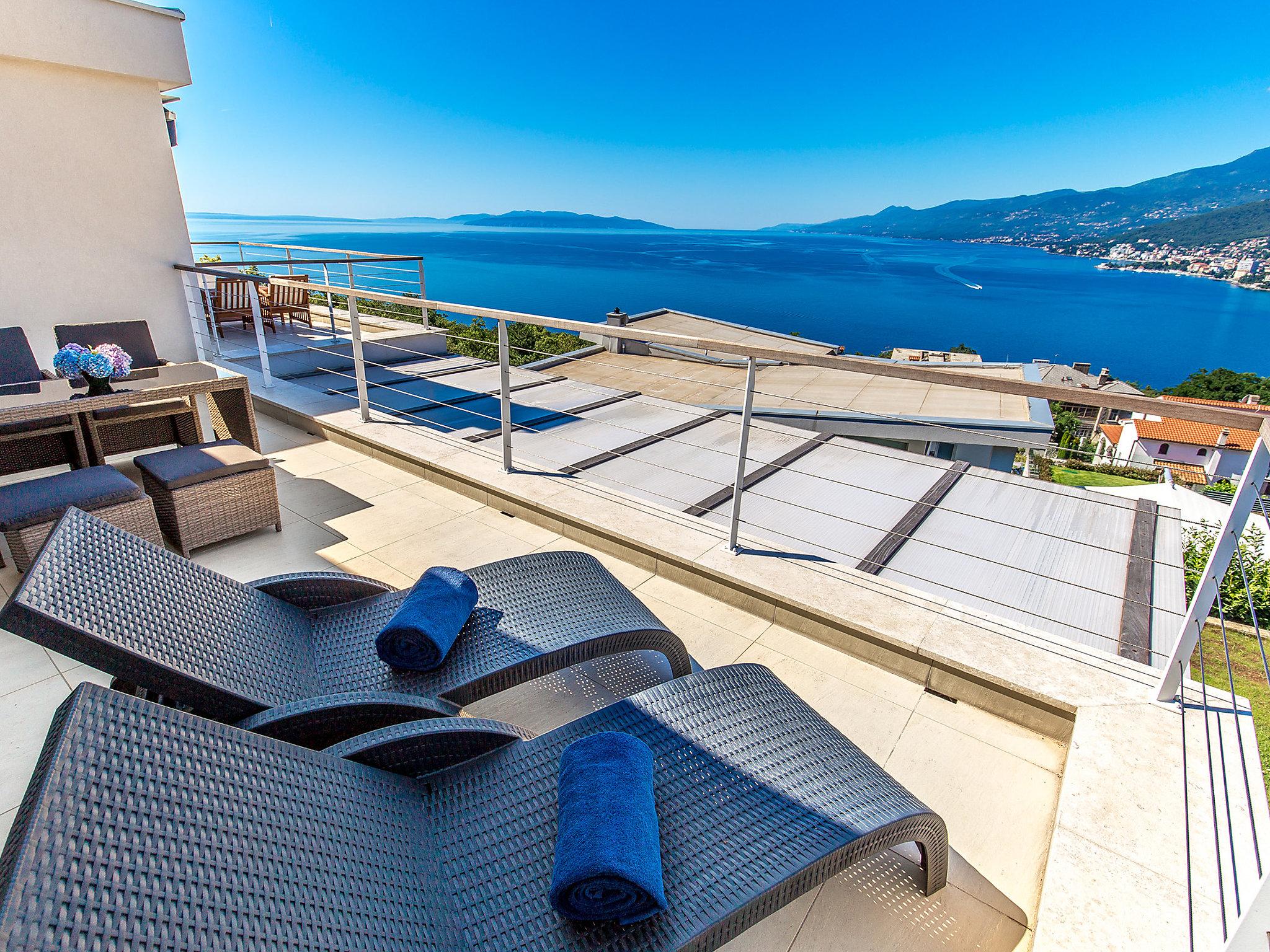 Photo 17 - Maison de 4 chambres à Rijeka avec piscine privée et terrasse