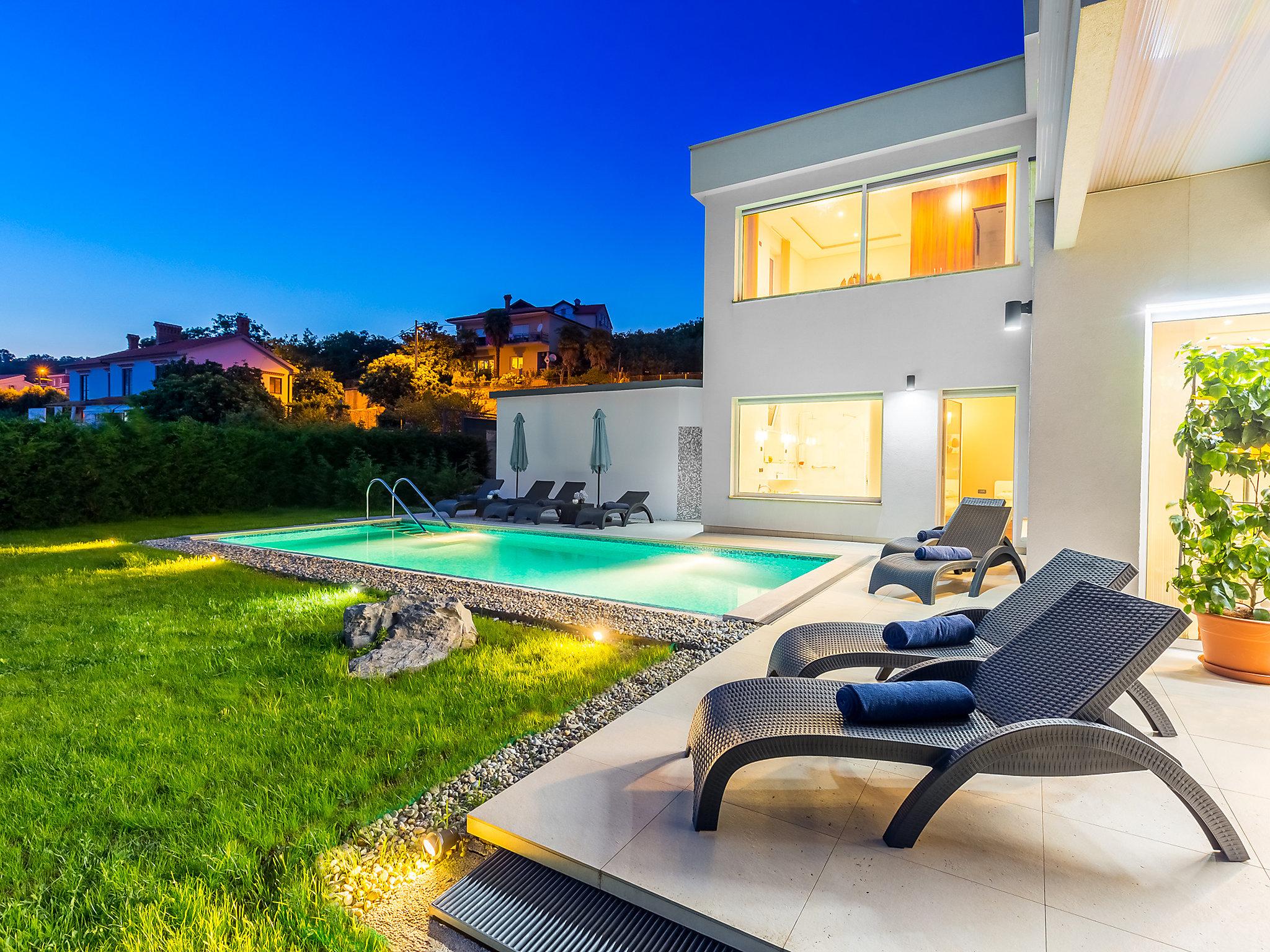 Foto 35 - Casa de 4 habitaciones en Rijeka con piscina privada y terraza