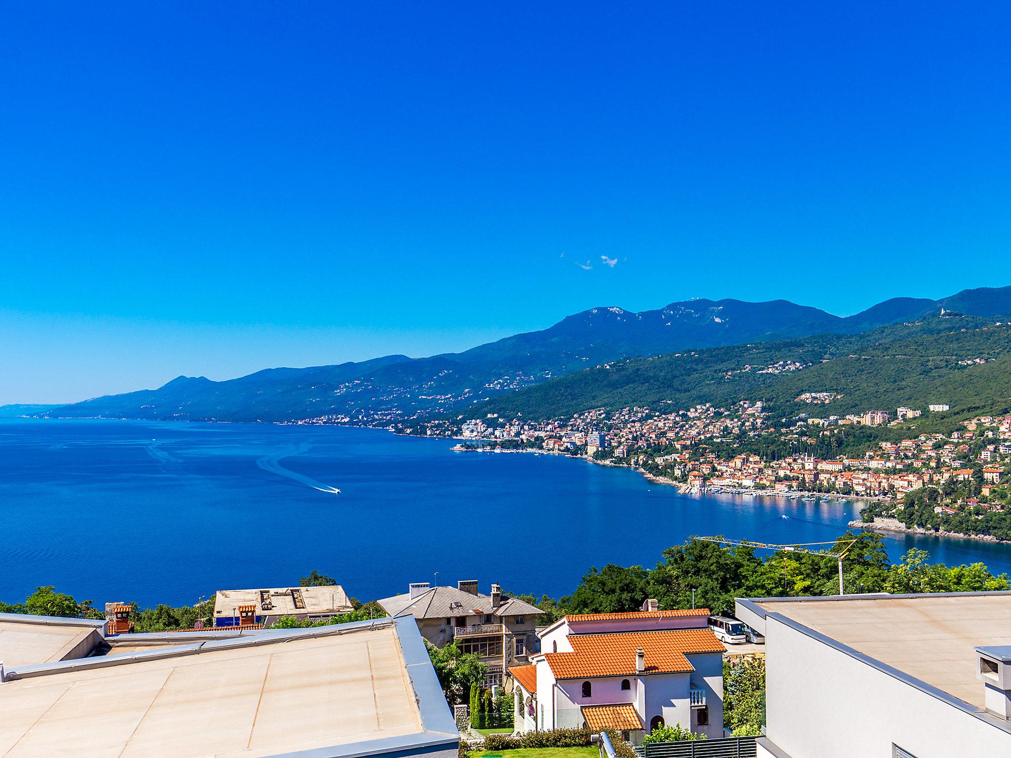 Foto 5 - Casa de 4 quartos em Rijeka com piscina privada e terraço