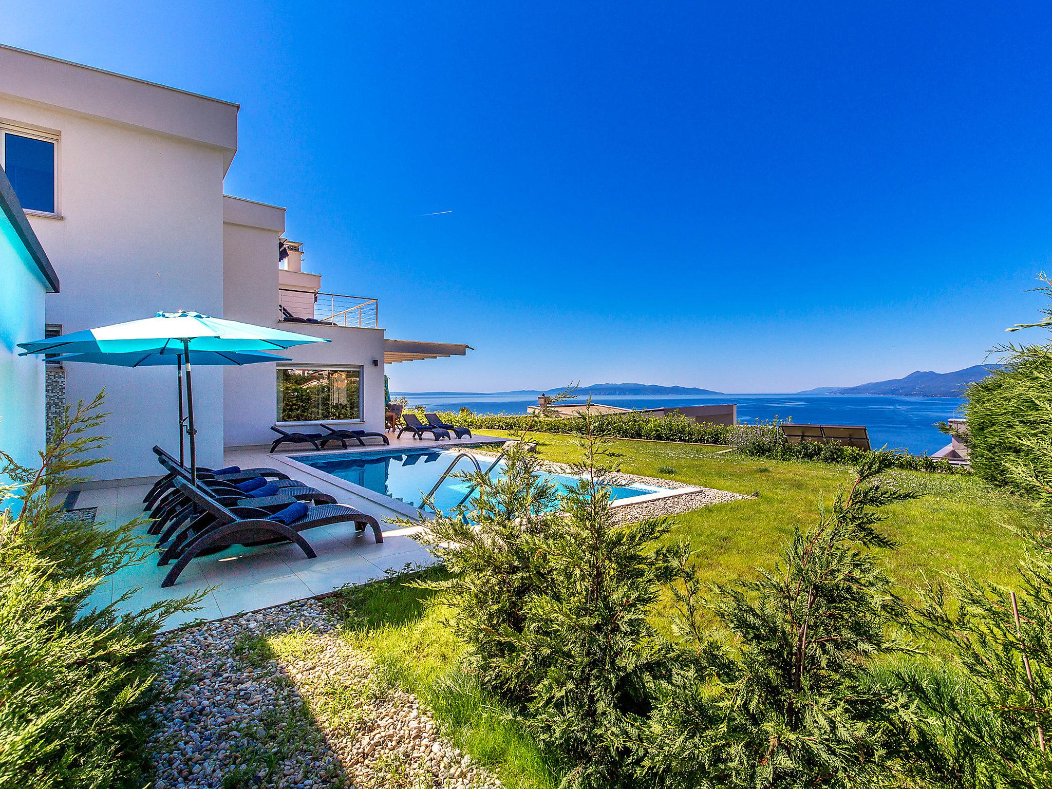 Photo 28 - Maison de 4 chambres à Rijeka avec piscine privée et terrasse