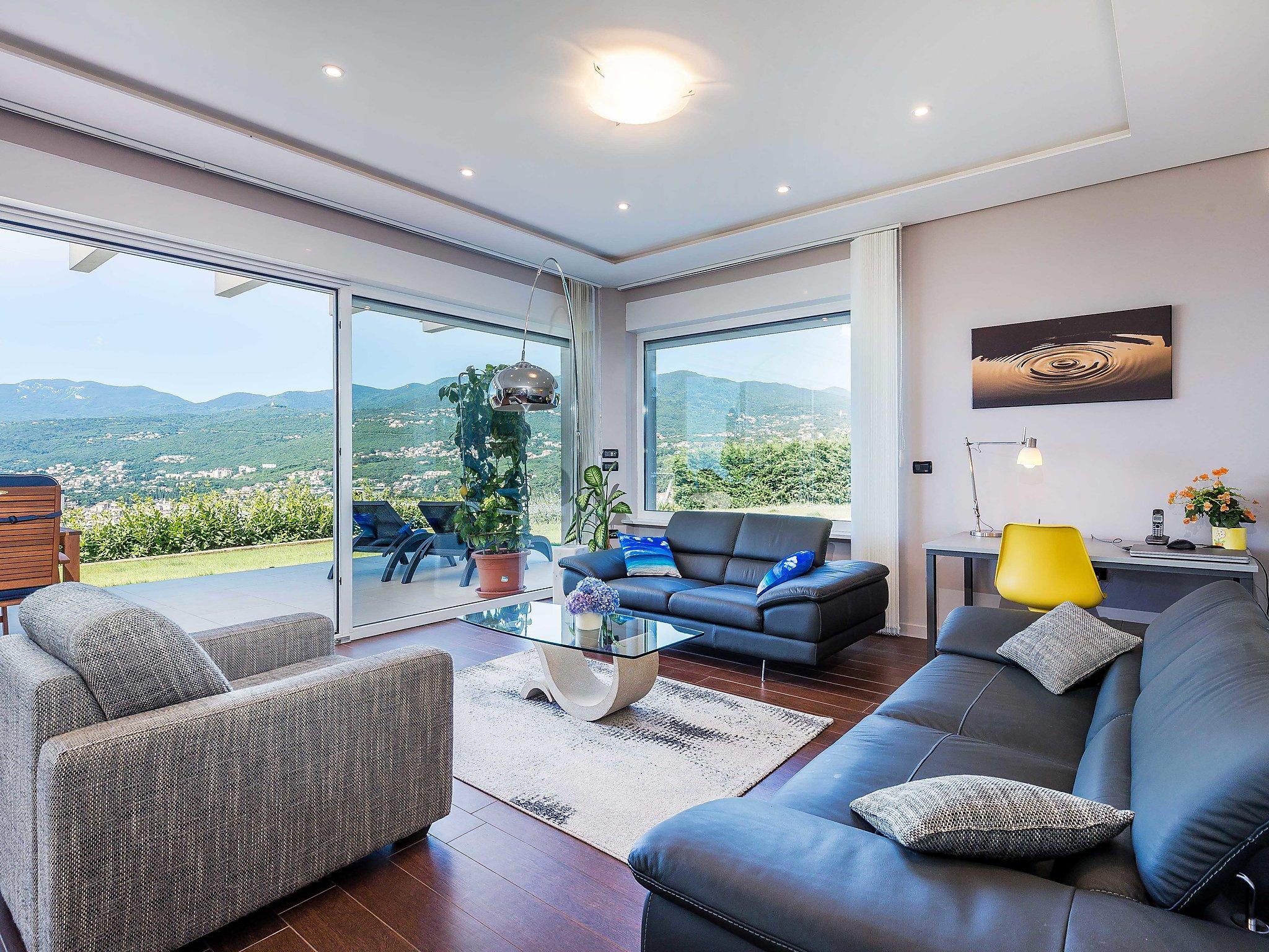 Foto 19 - Casa de 4 quartos em Rijeka com piscina privada e terraço