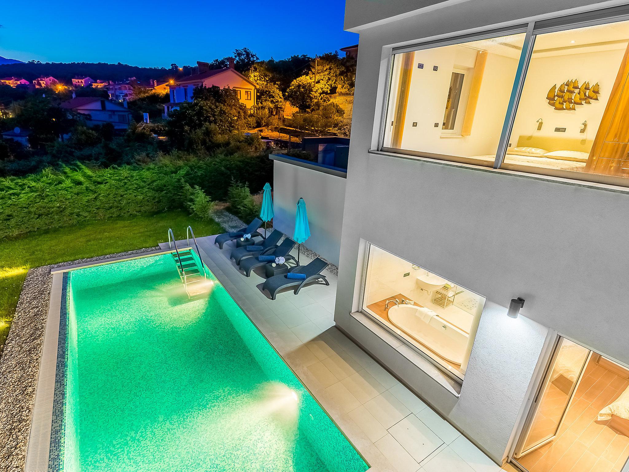 Foto 36 - Casa de 4 quartos em Rijeka com piscina privada e terraço