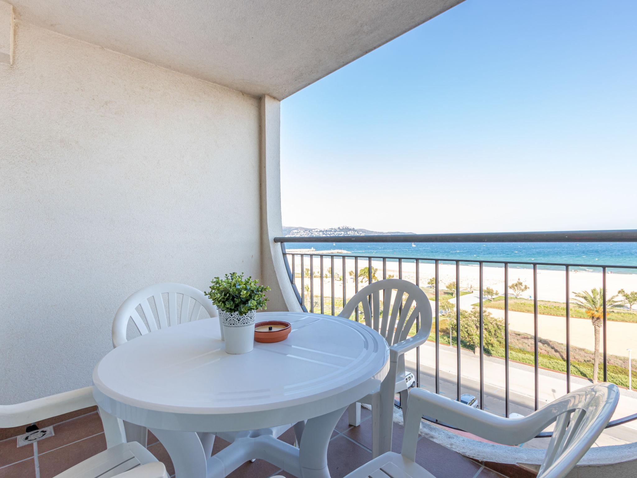 Photo 5 - Apartment in Castelló d'Empúries with garden and sea view