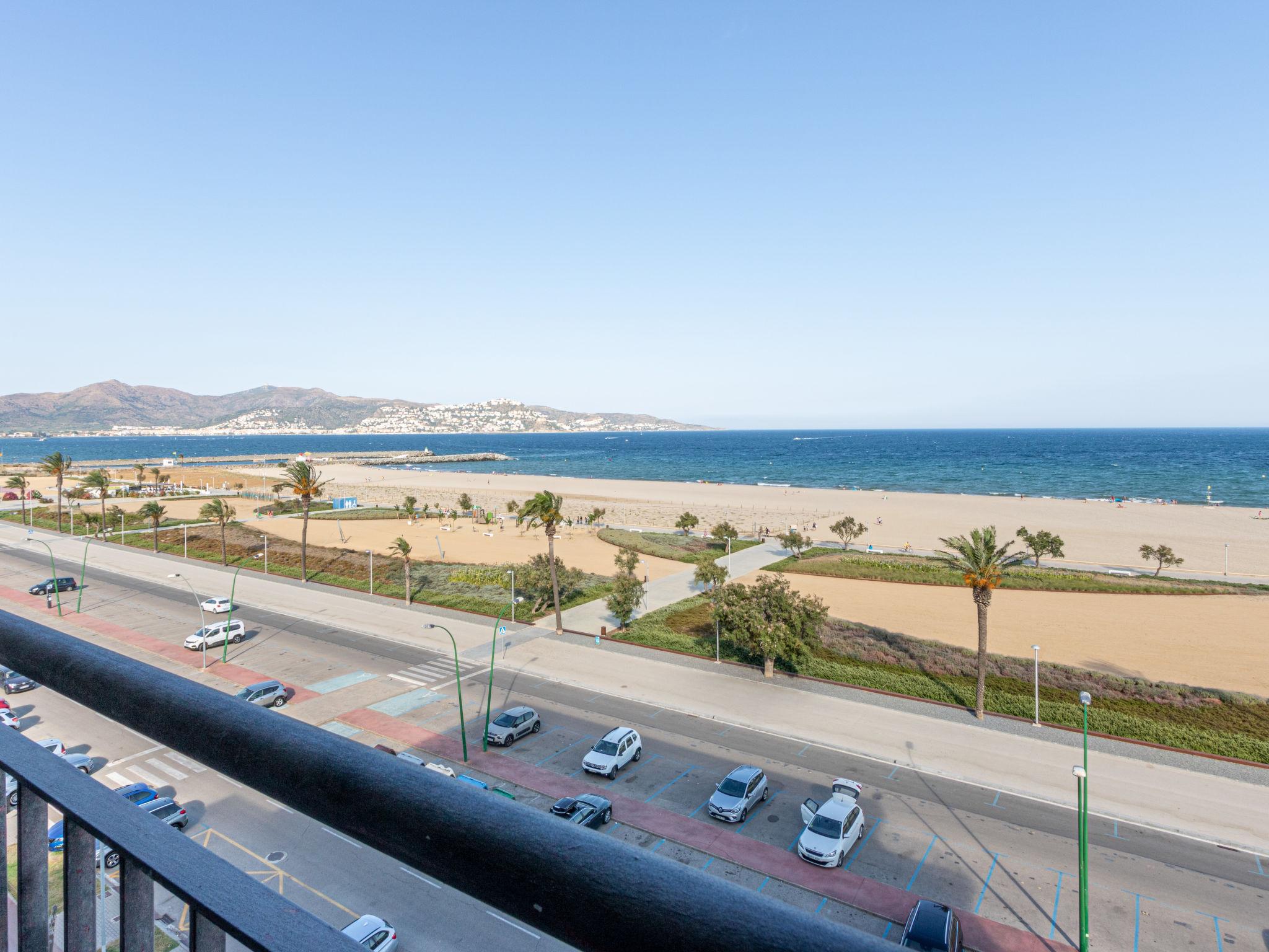 Foto 10 - Apartamento em Castelló d'Empúries com jardim e vistas do mar