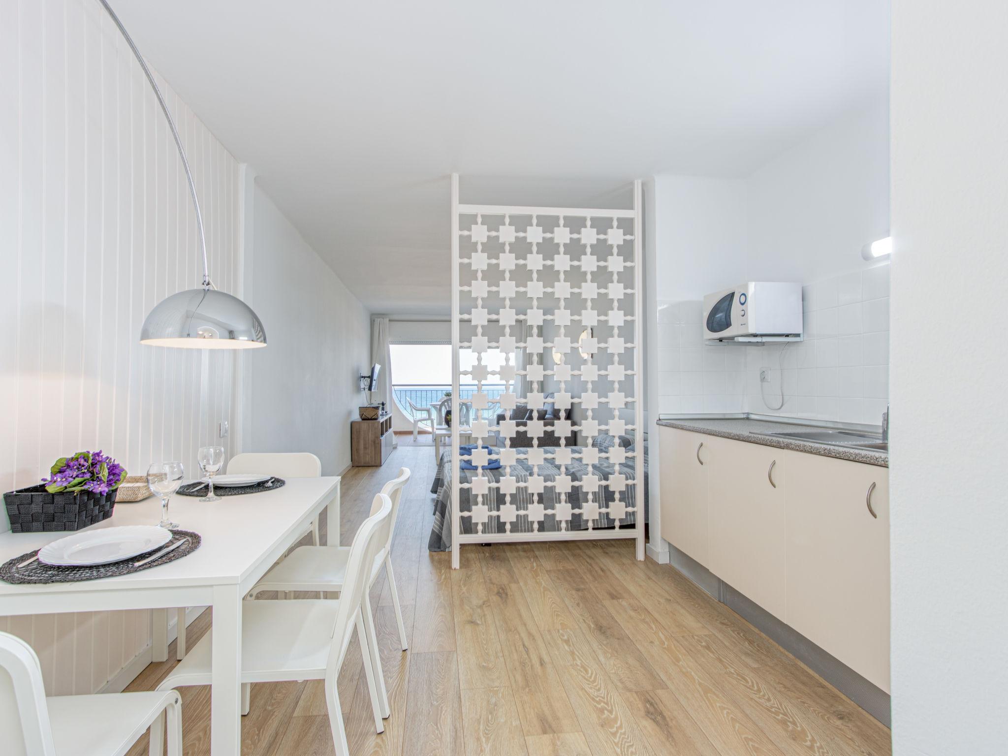 Foto 16 - Apartamento en Castelló d'Empúries con jardín y vistas al mar