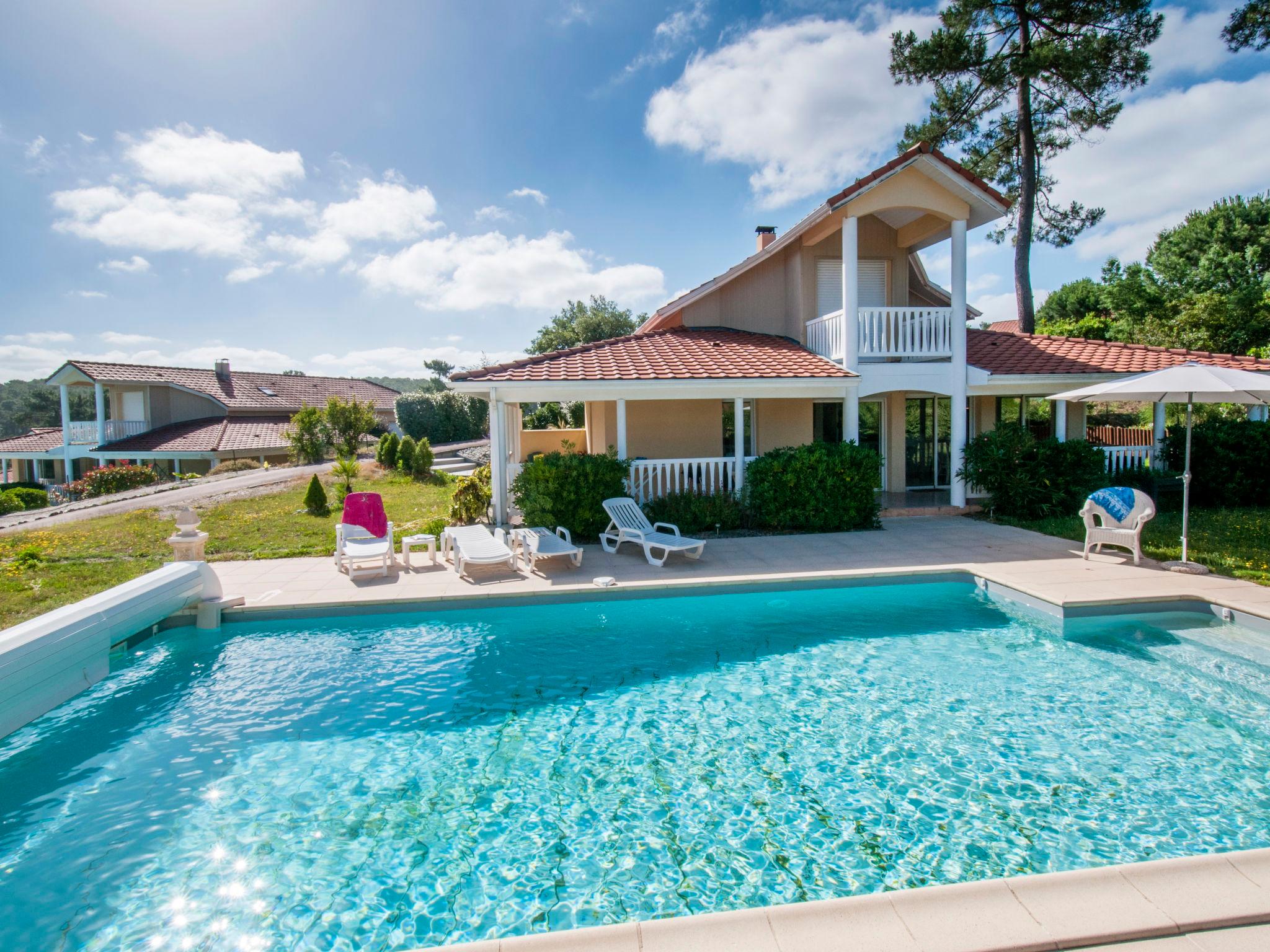 Foto 1 - Casa de 3 quartos em Lacanau com piscina privada e jardim