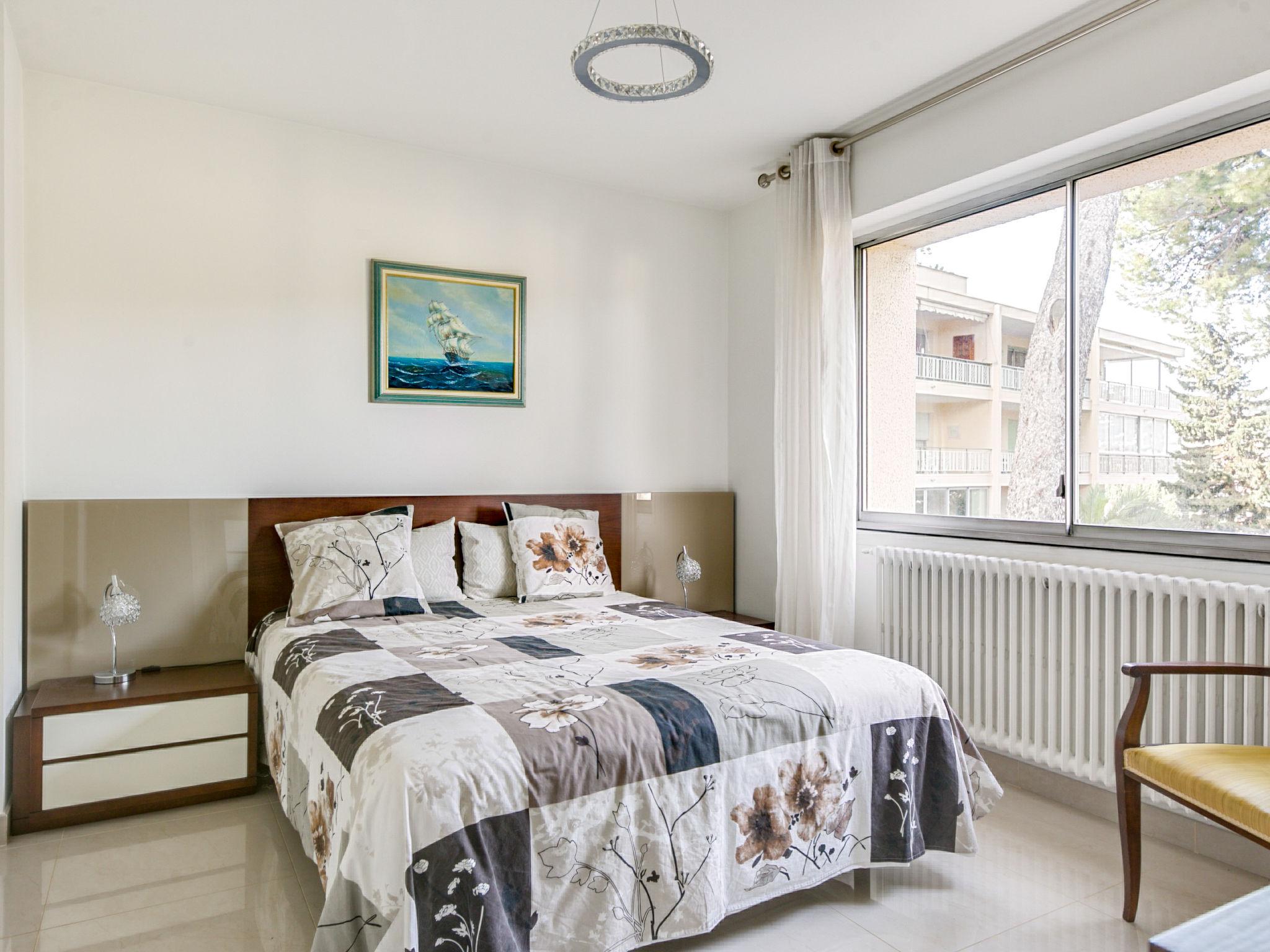 Foto 5 - Appartamento con 2 camere da letto a Le Cannet con terrazza e vista mare