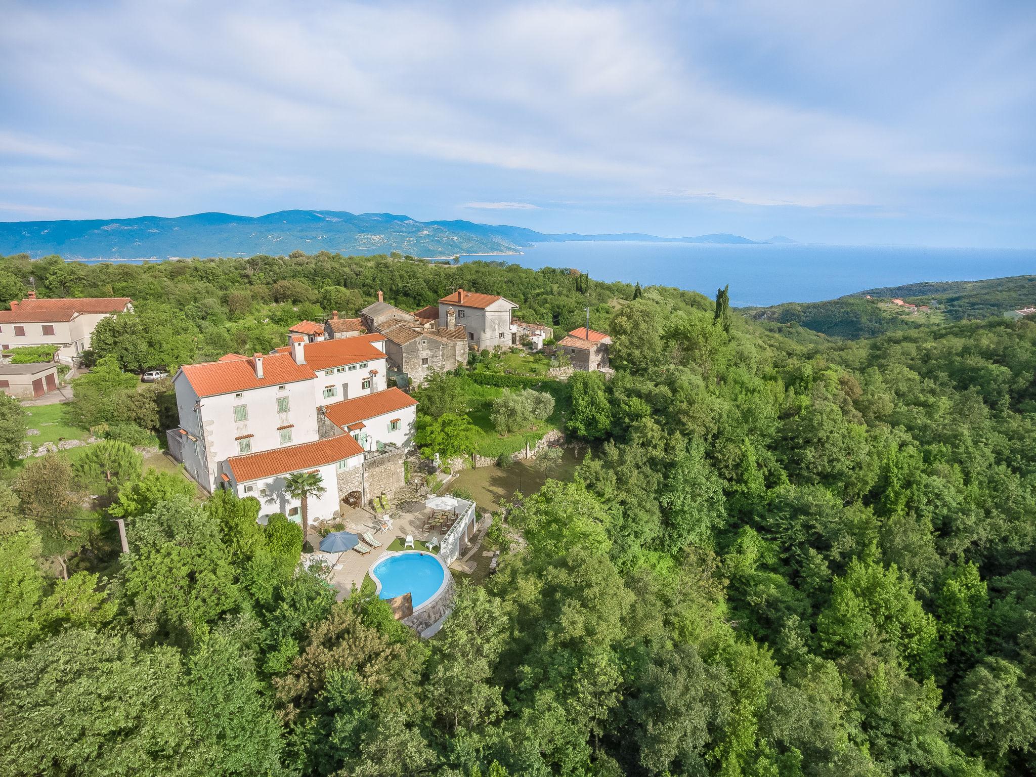 Foto 3 - Casa con 2 camere da letto a Mošćenička Draga con piscina privata e vista mare