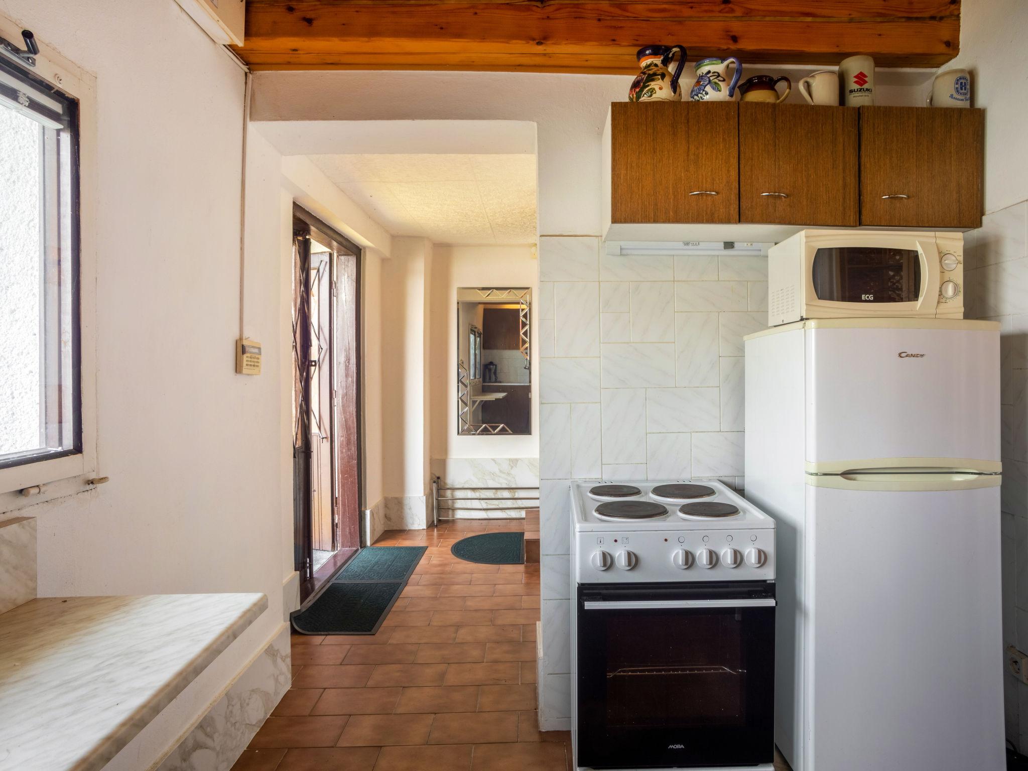 Photo 10 - 2 bedroom House in Žabovřesky with garden and terrace