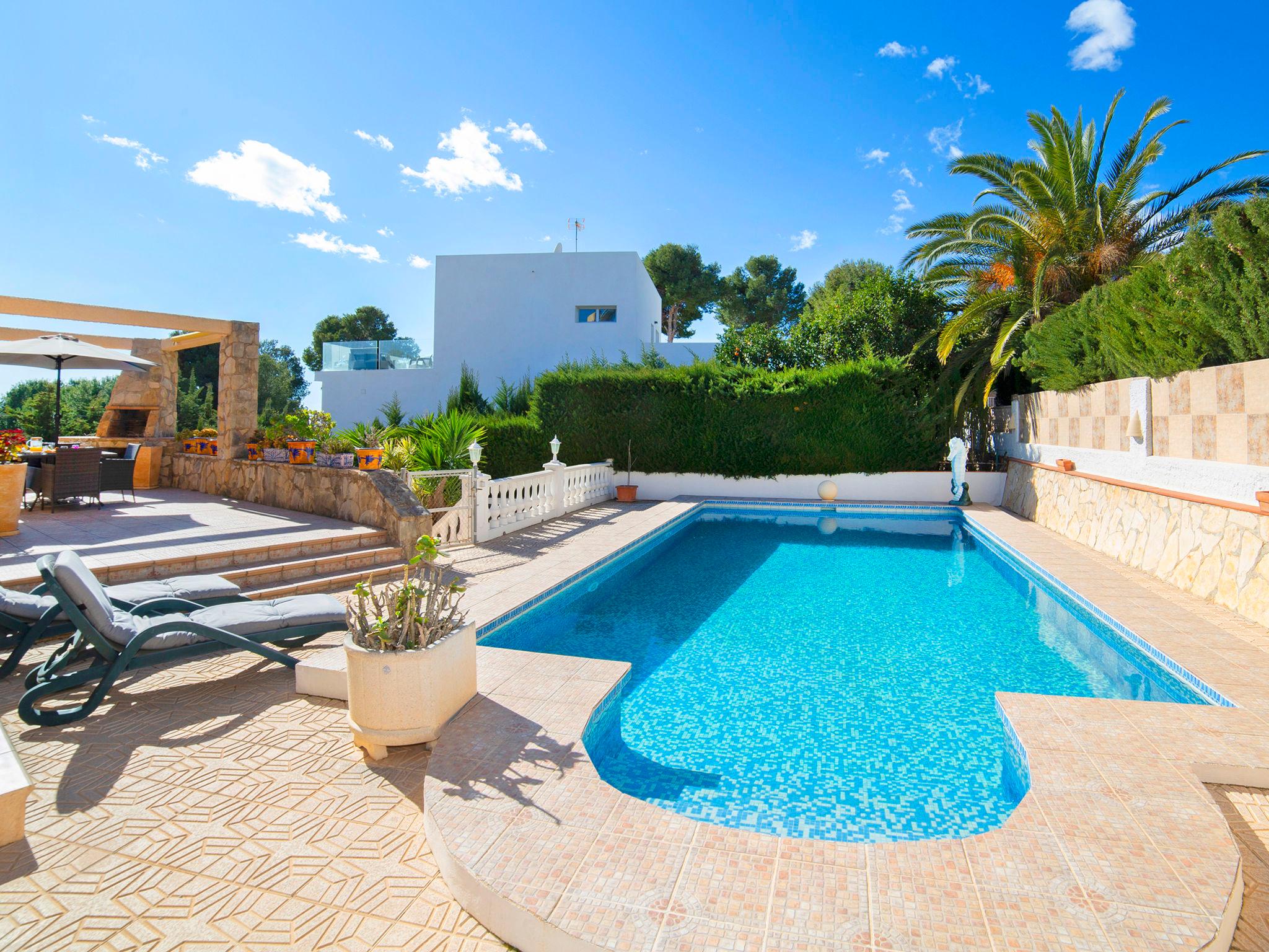 Foto 3 - Casa de 4 quartos em Calp com piscina privada e jardim