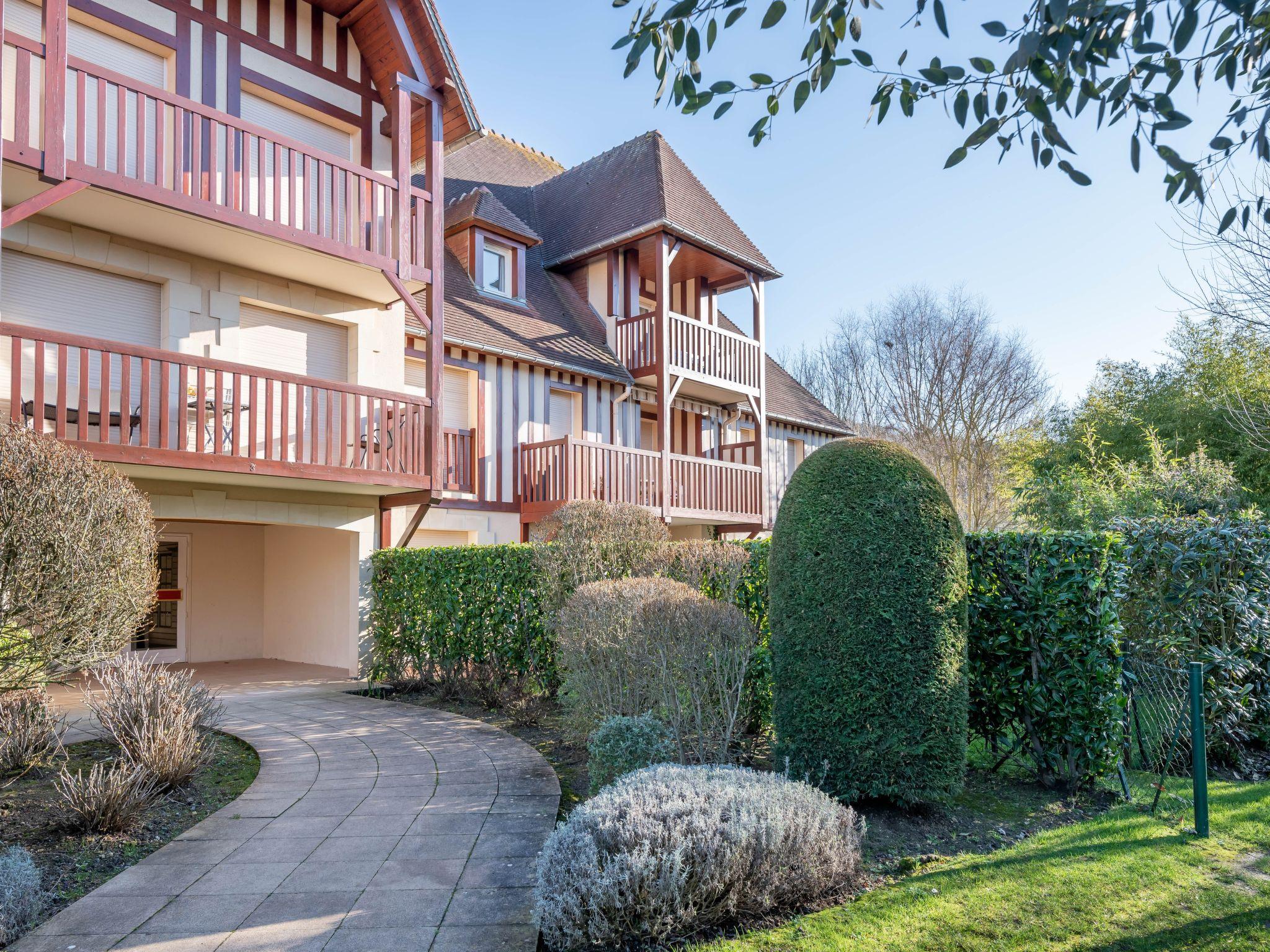 Foto 5 - Apartamento de 1 habitación en Deauville con piscina y vistas al mar