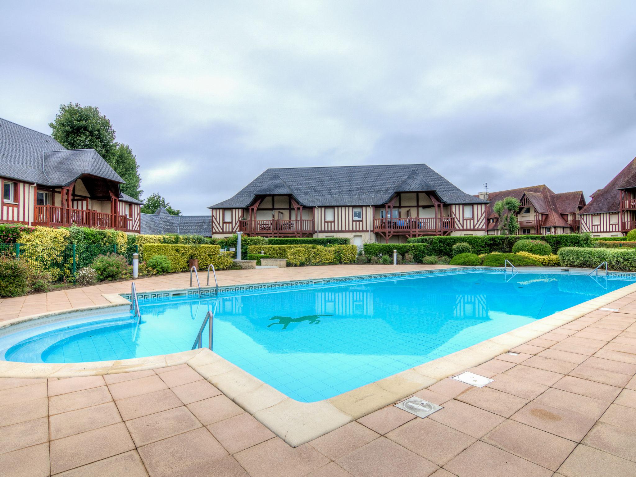 Photo 24 - Maison de 2 chambres à Deauville avec piscine et vues à la mer