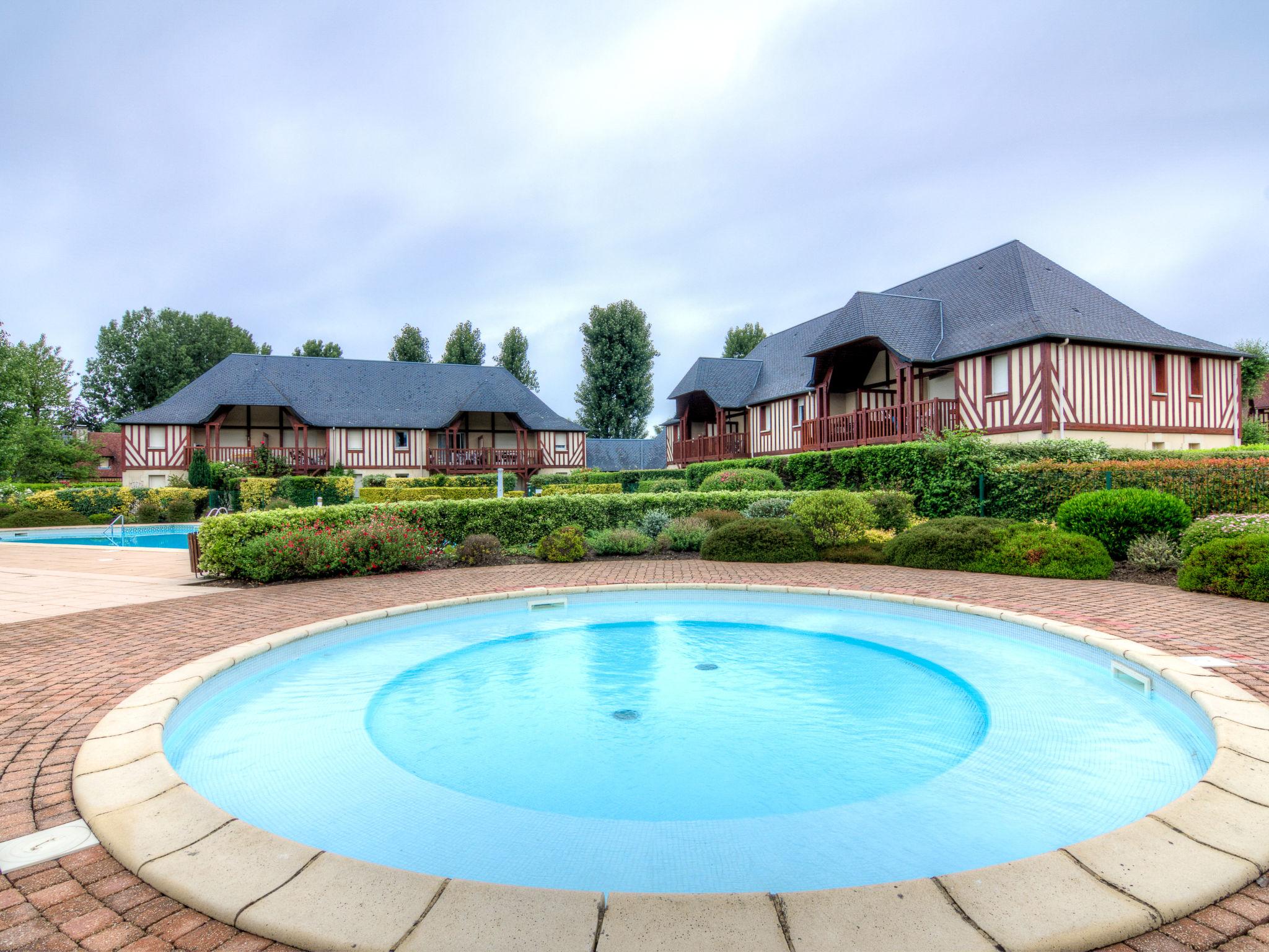 Photo 14 - Appartement de 1 chambre à Deauville avec piscine et vues à la mer