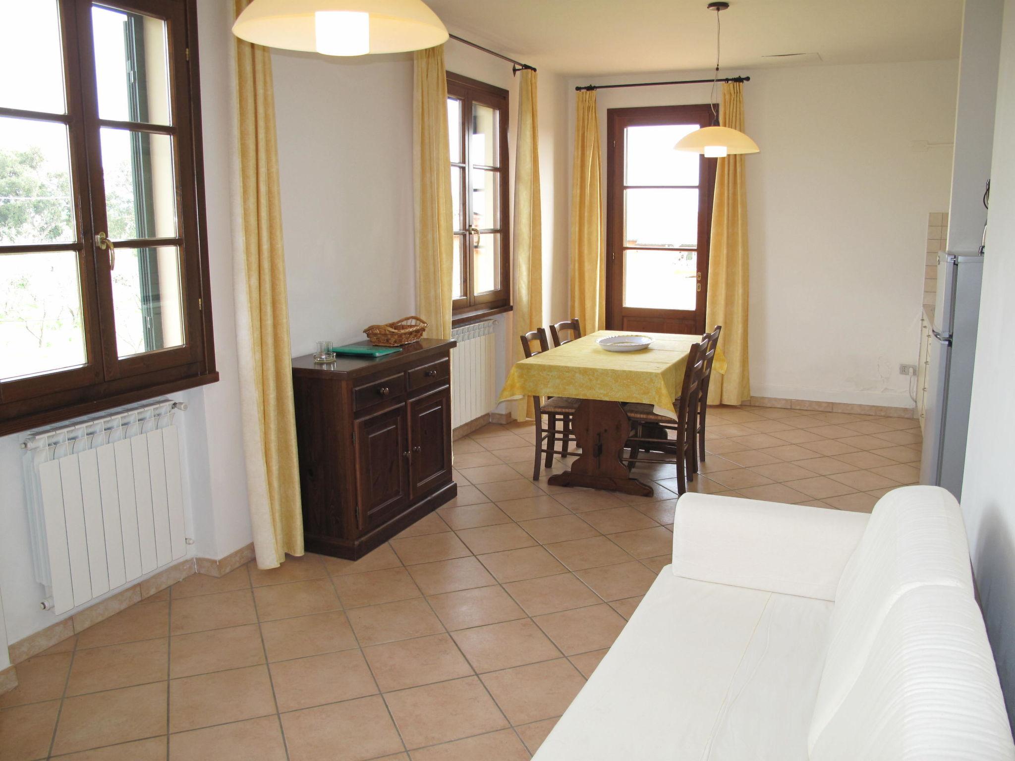 Photo 23 - 2 bedroom Apartment in Cecina with swimming pool and garden