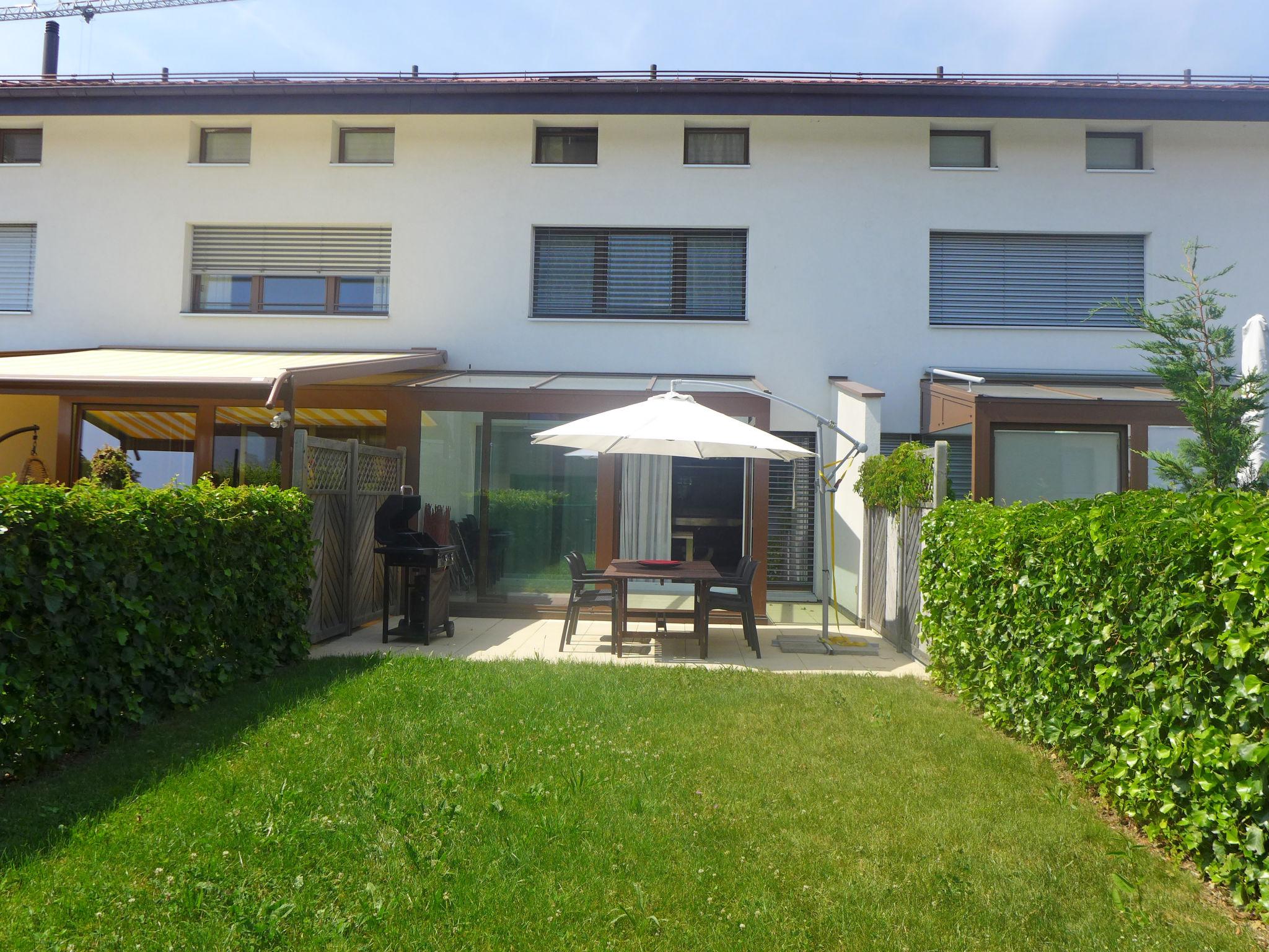 Photo 1 - 4 bedroom House in Lussy-sur-Morges with garden