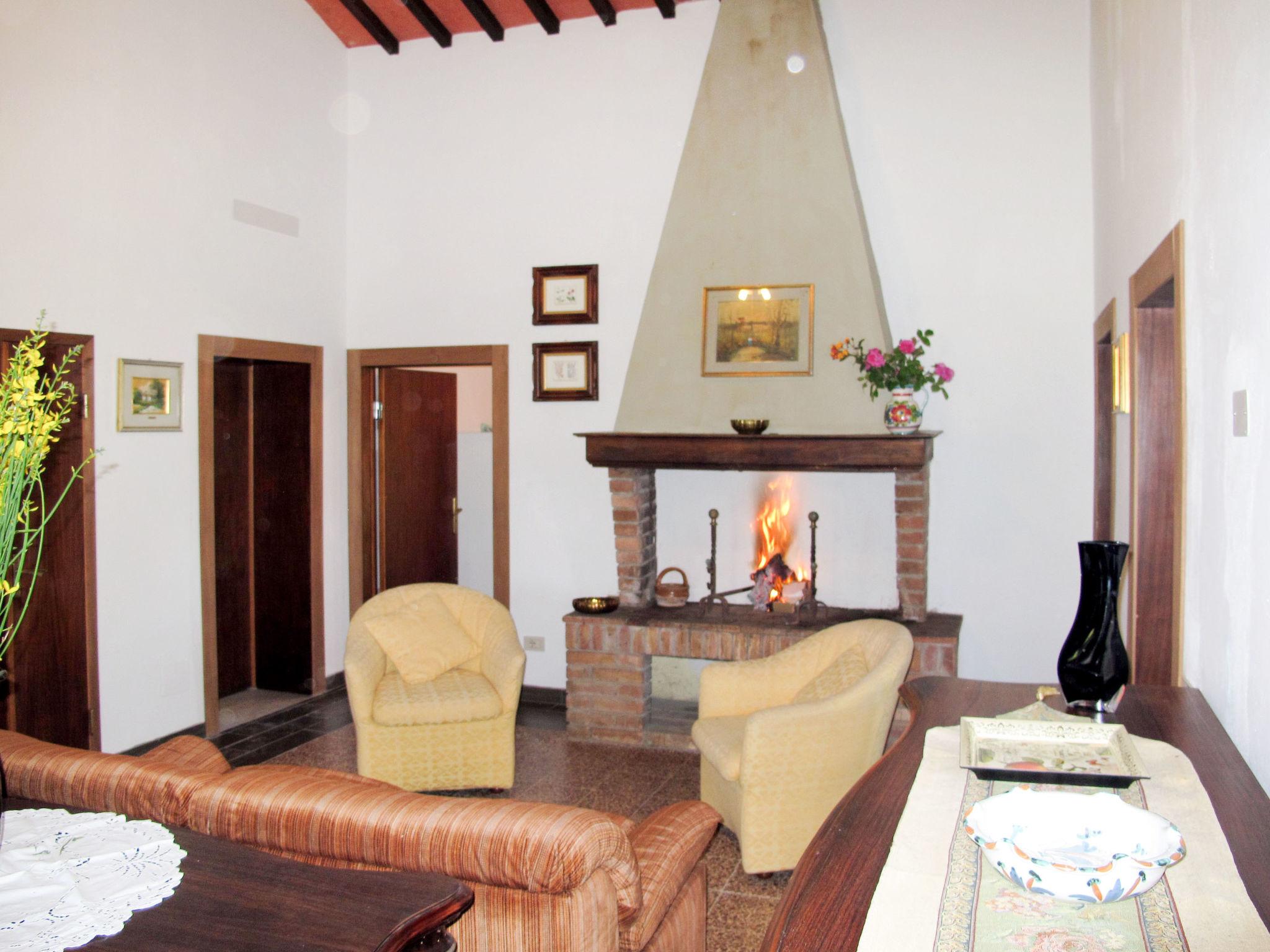 Foto 9 - Appartamento con 4 camere da letto a San Gimignano con piscina e giardino