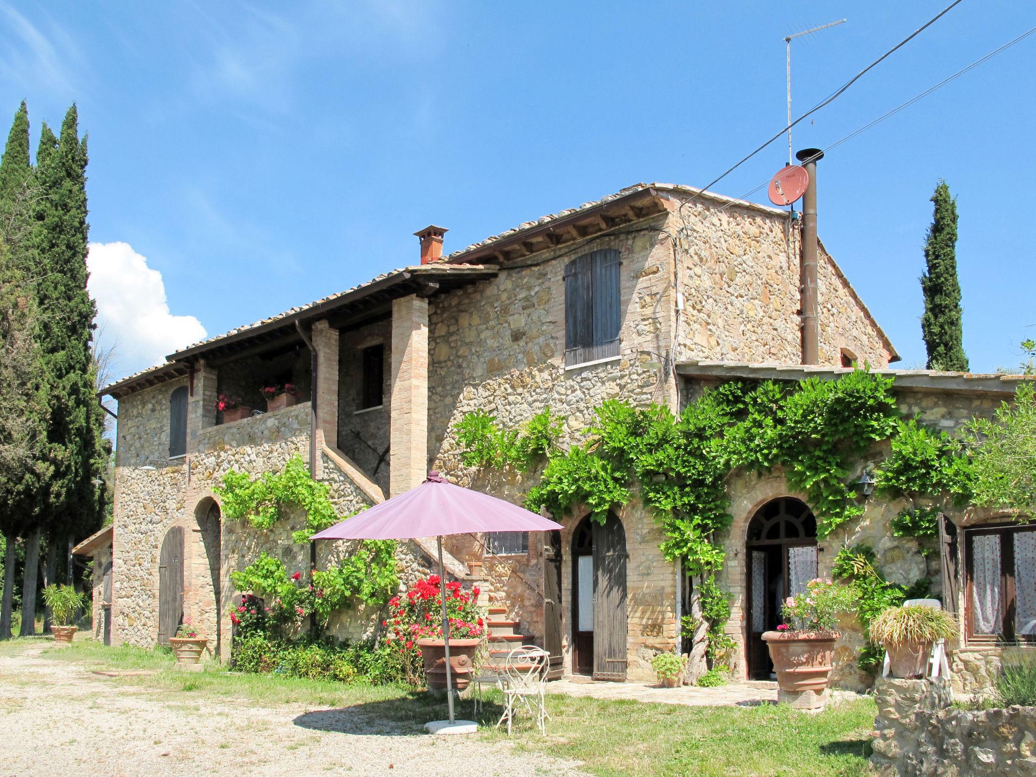 Foto 2 - Apartamento de 4 habitaciones en San Gimignano con piscina y jardín