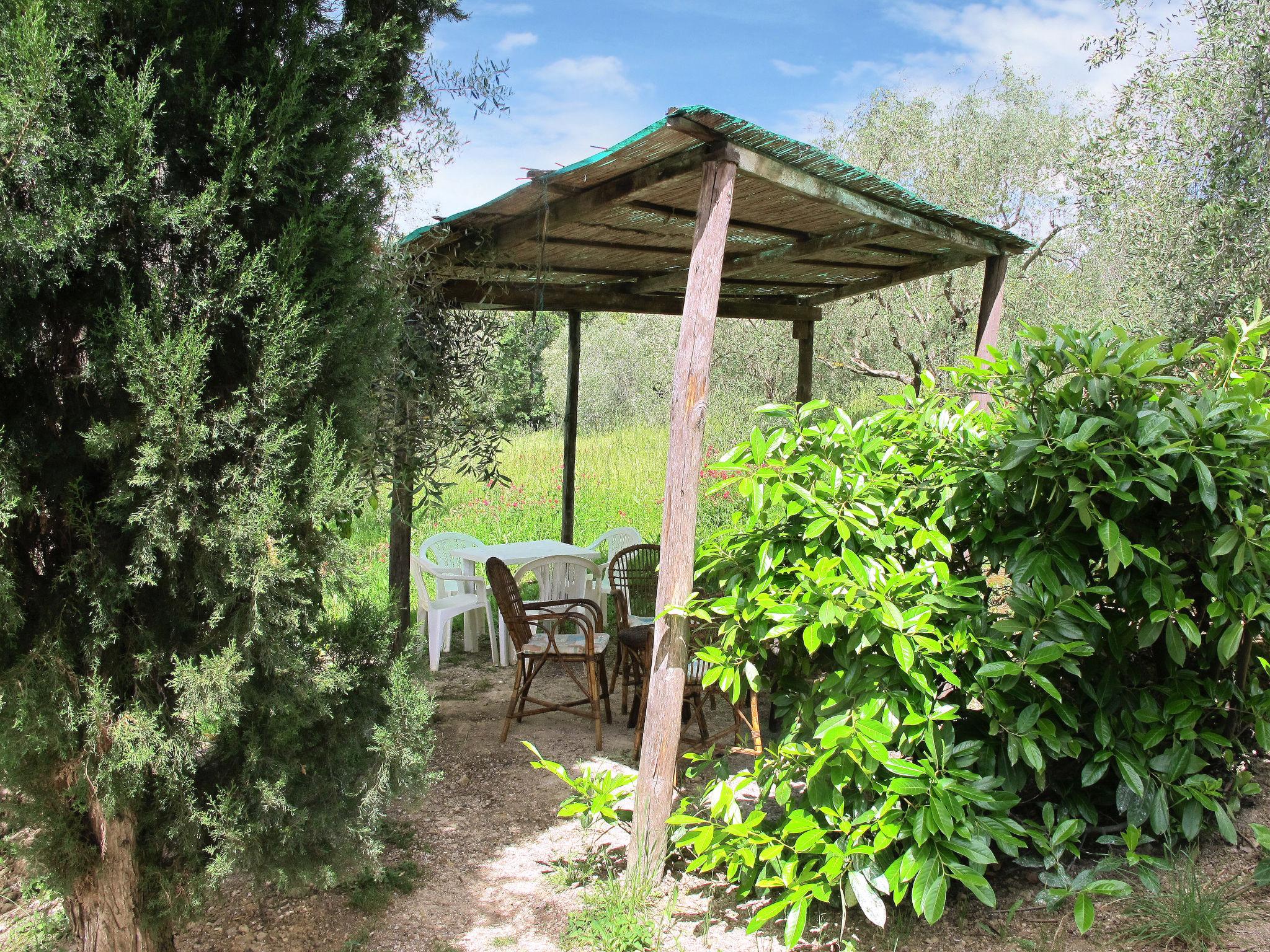 Foto 16 - Appartamento con 4 camere da letto a San Gimignano con piscina e giardino