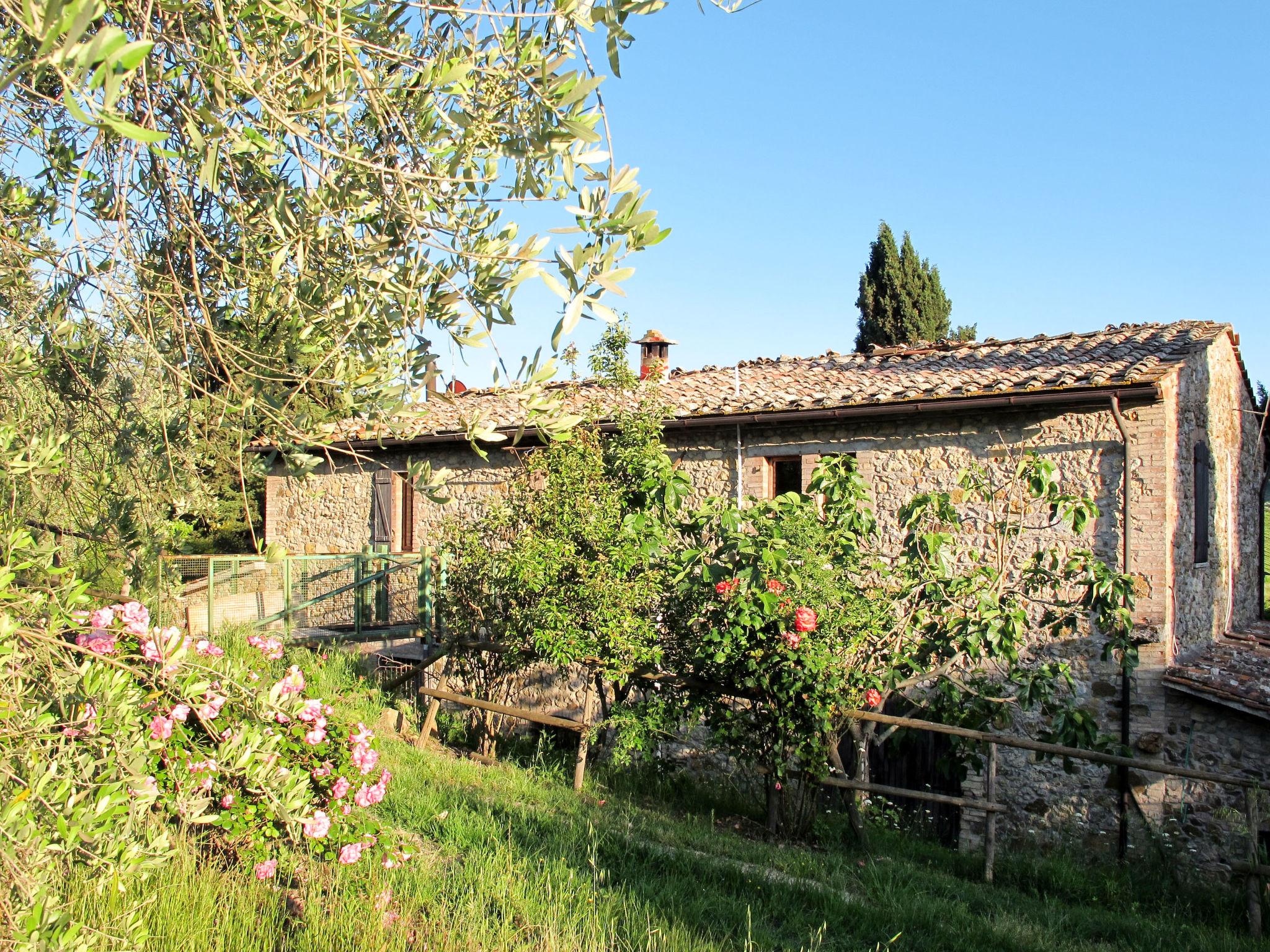 Foto 15 - Appartamento con 4 camere da letto a San Gimignano con piscina e giardino