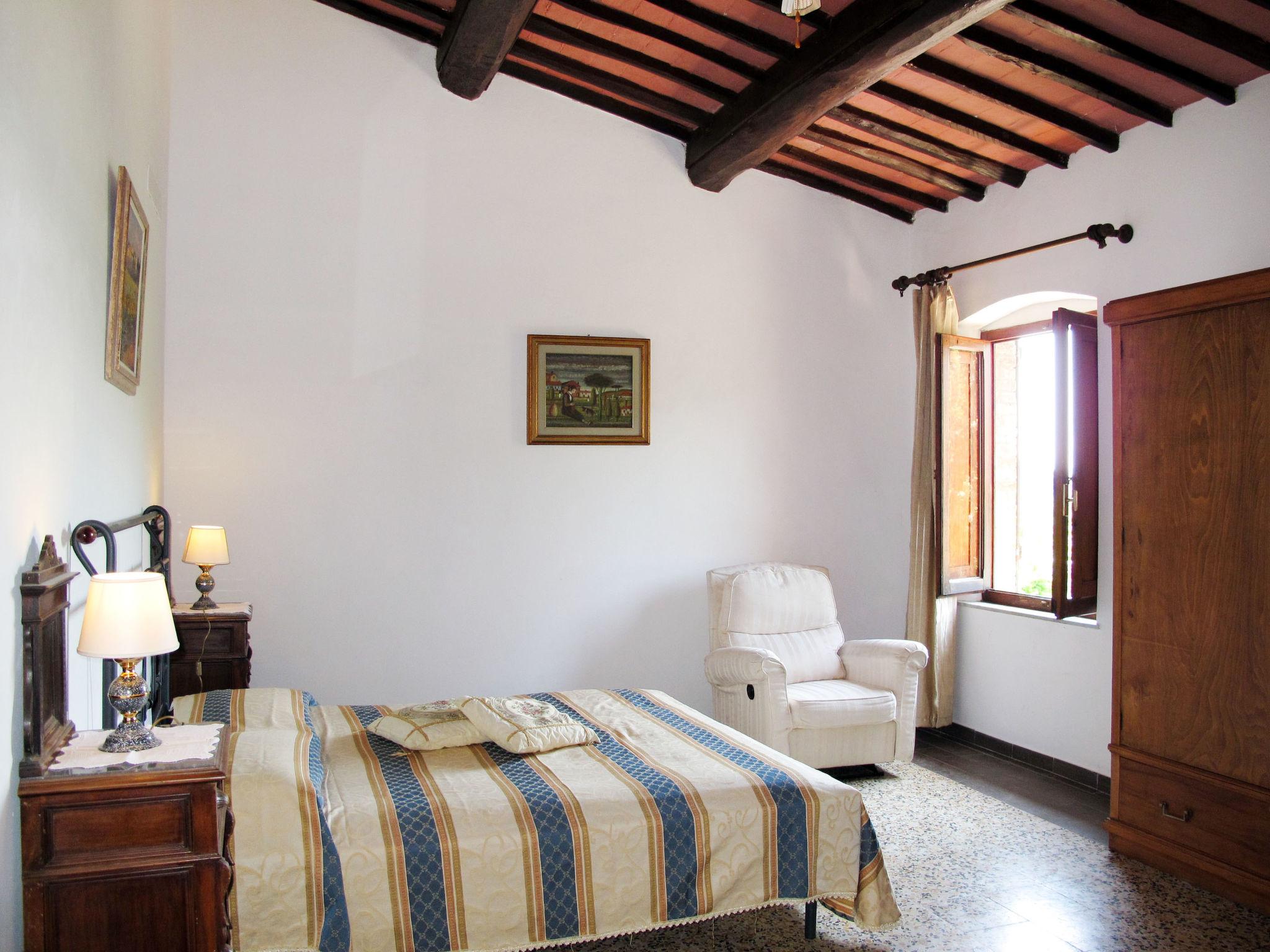 Foto 25 - Apartamento de 4 habitaciones en San Gimignano con piscina y jardín