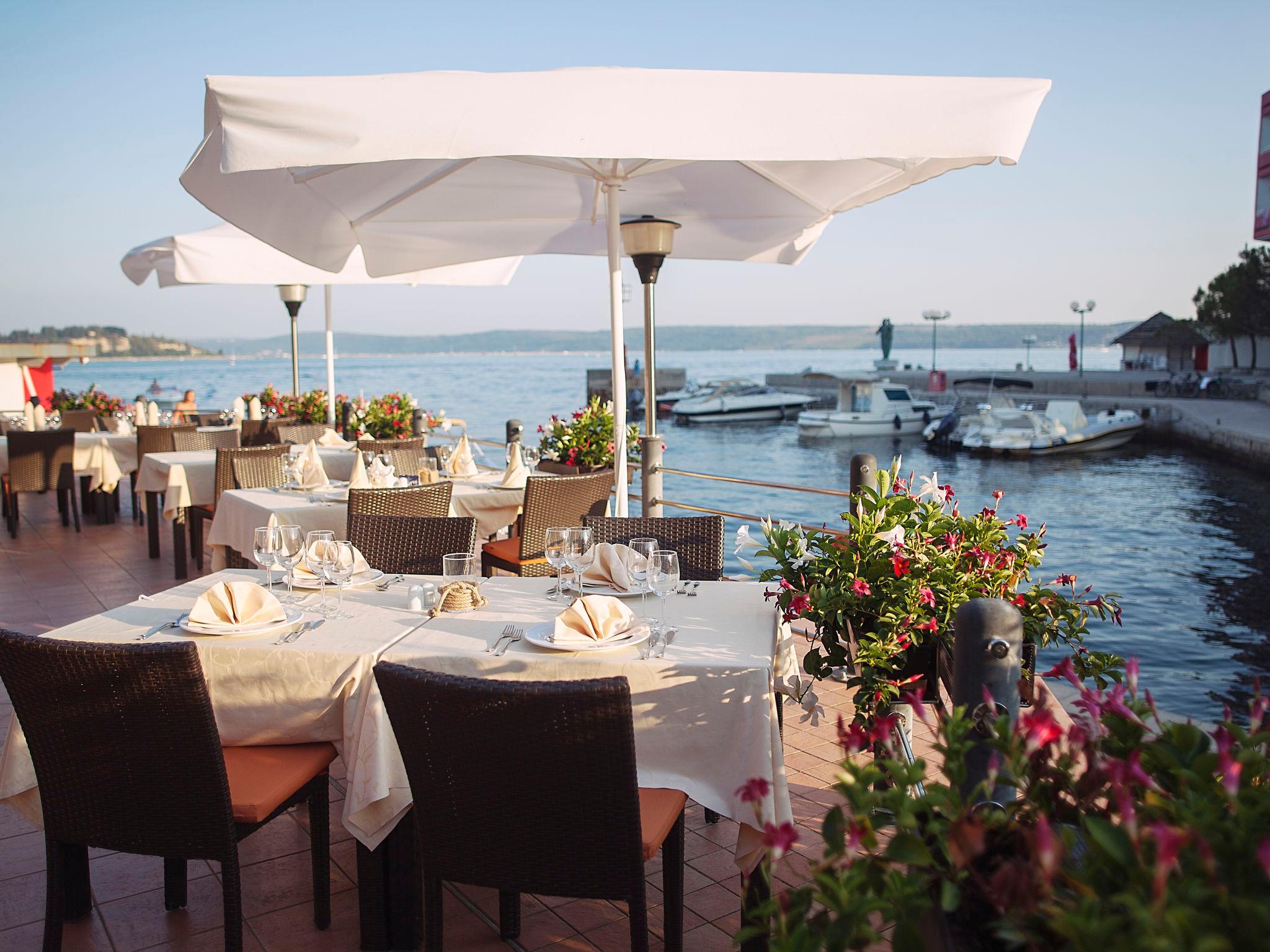 Foto 4 - Appartamento con 1 camera da letto a Pirano con piscina e vista mare