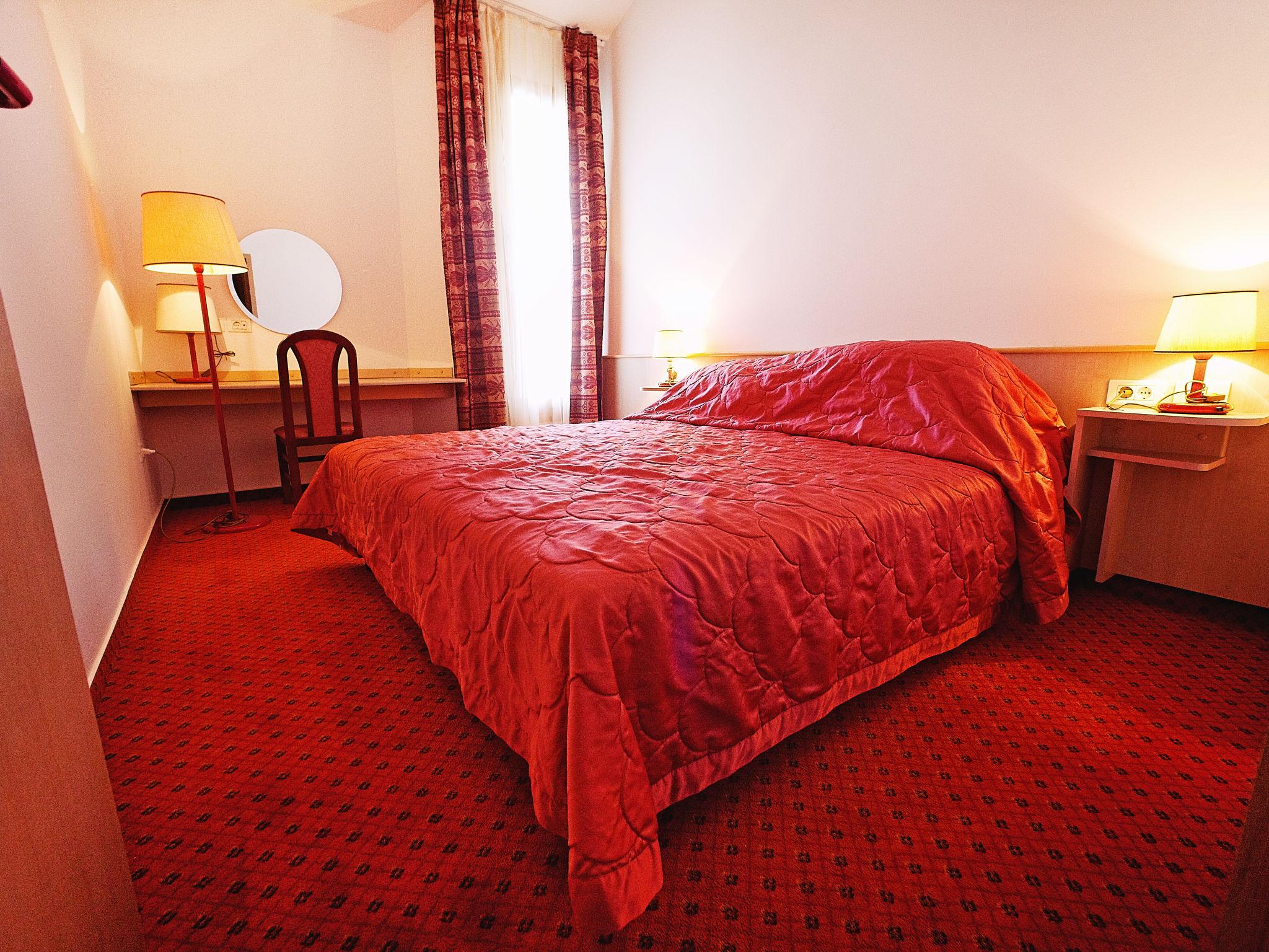 Foto 9 - Appartamento con 1 camera da letto a Pirano con piscina e vista mare