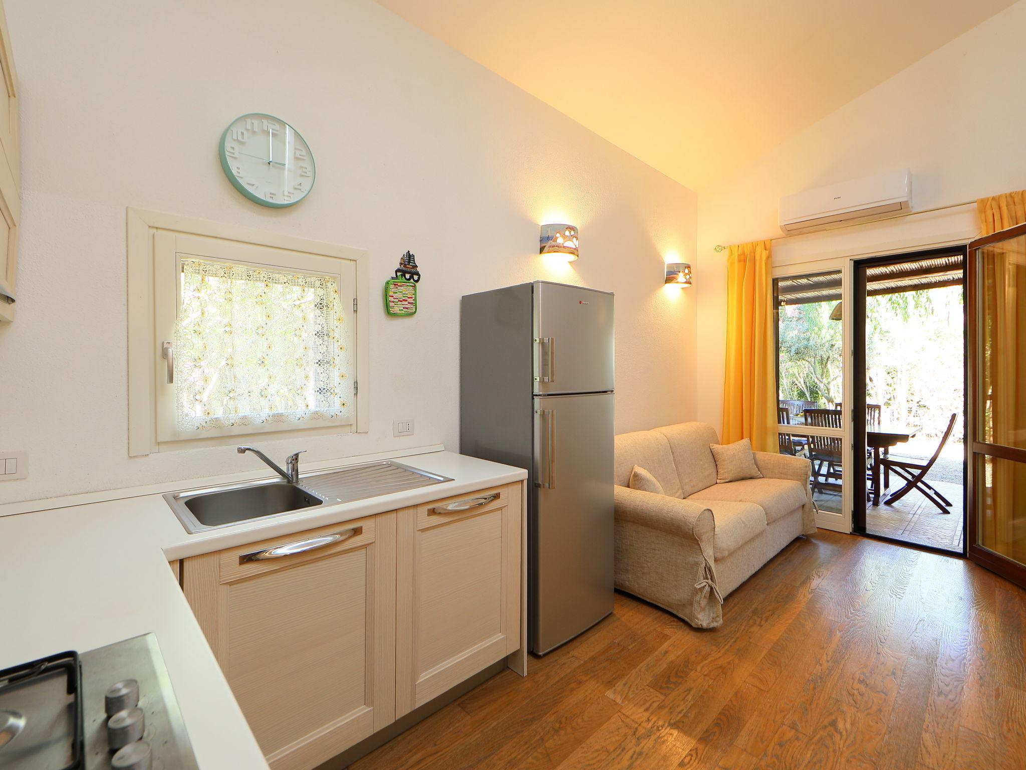Foto 7 - Casa de 1 habitación en Valledoria con jardín y vistas al mar