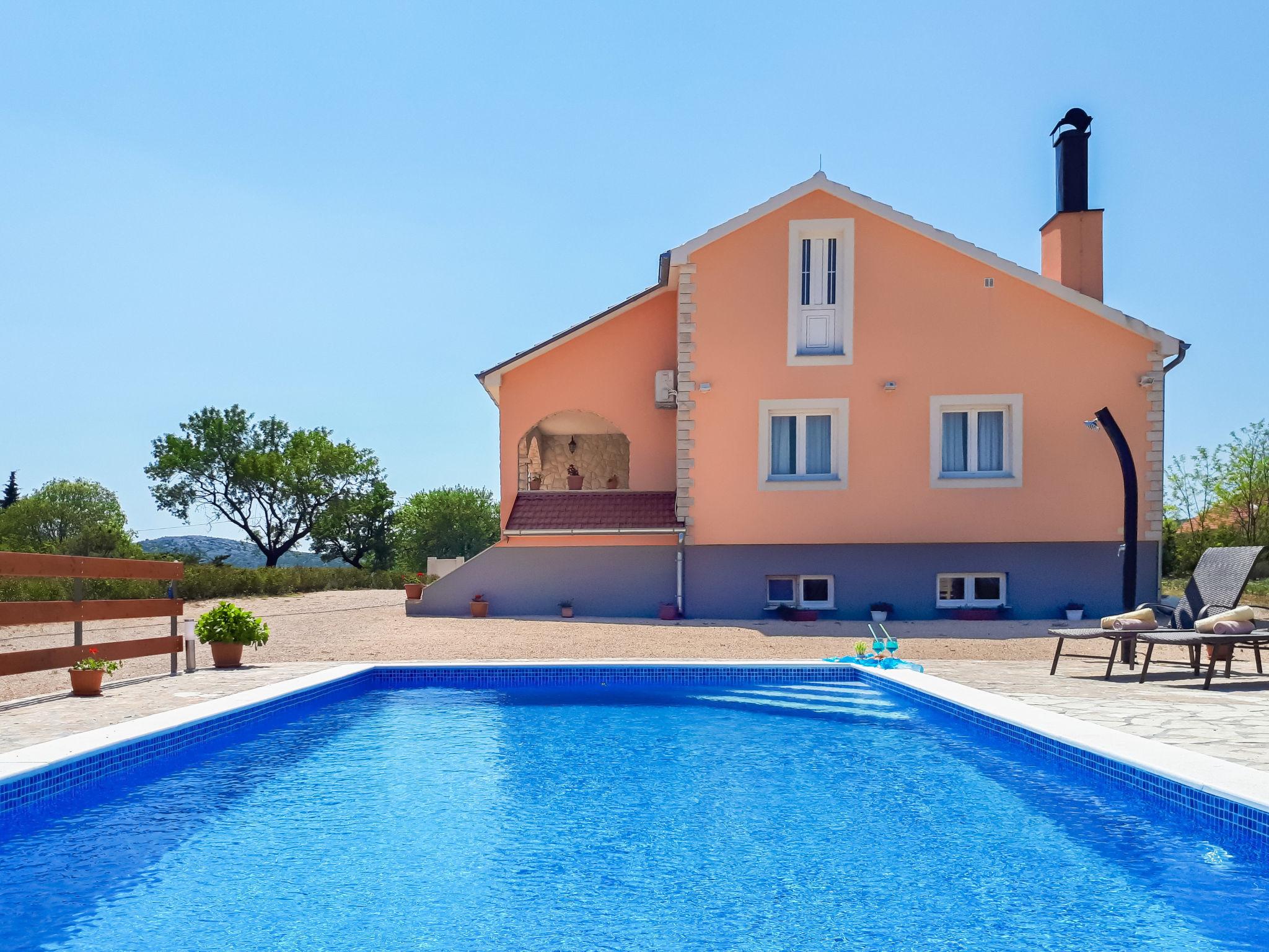 Foto 2 - Casa con 4 camere da letto a Stankovci con piscina privata e giardino