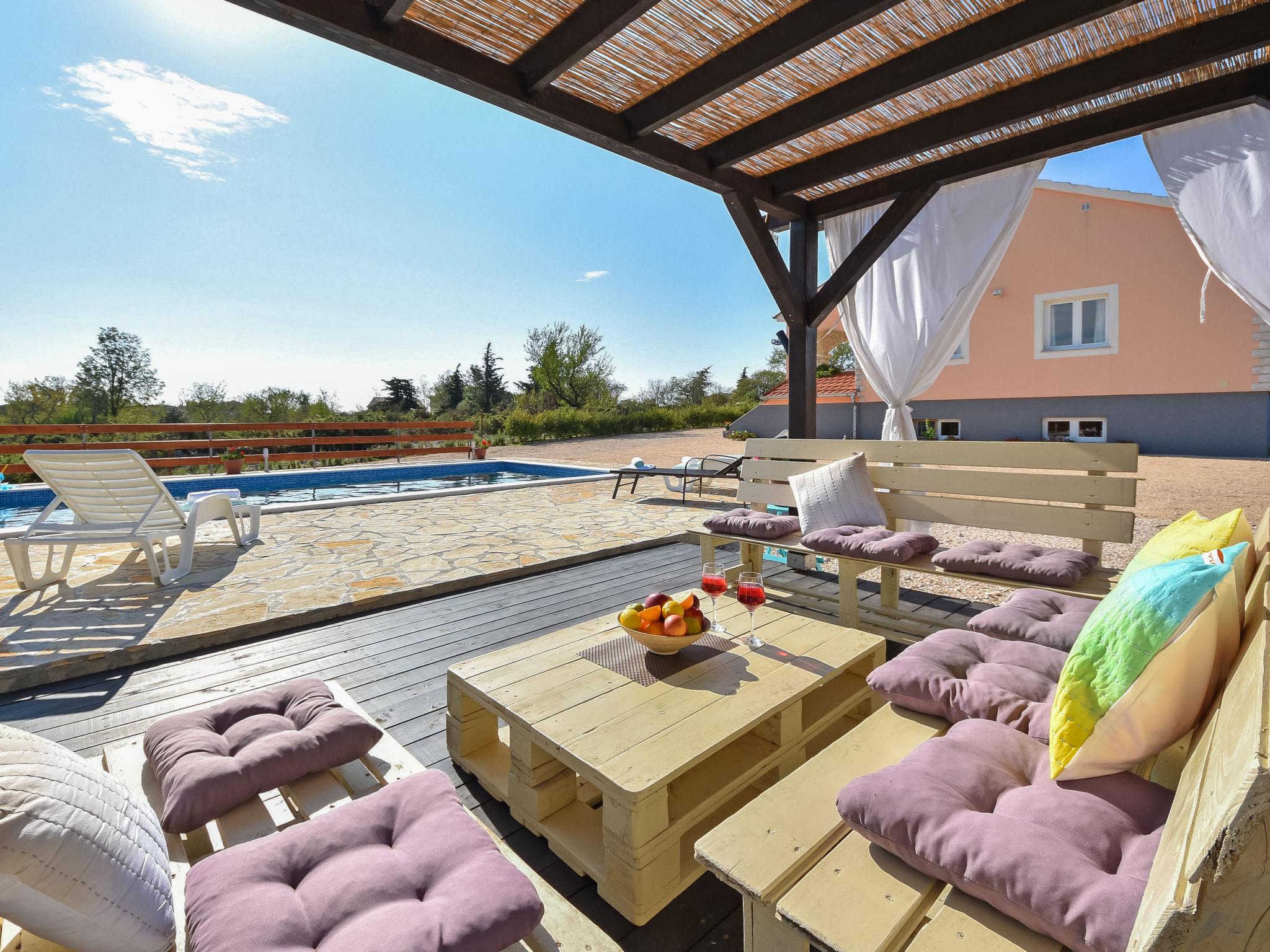 Photo 3 - Maison de 4 chambres à Stankovci avec piscine privée et jardin