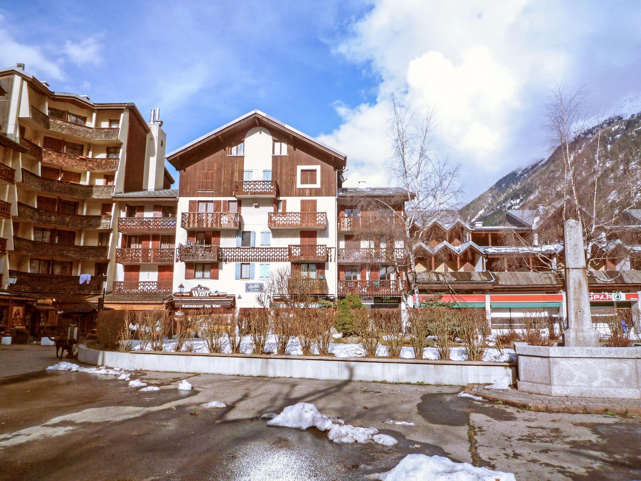 Foto 17 - Appartamento con 2 camere da letto a Chamonix-Mont-Blanc con vista sulle montagne