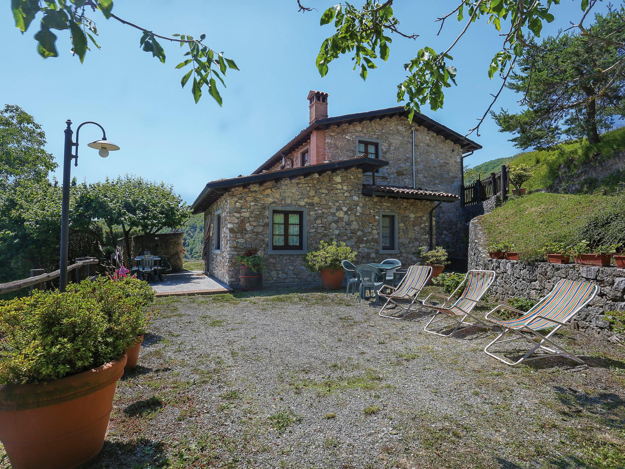 Foto 1 - Appartamento con 2 camere da letto a Molazzana con piscina e giardino