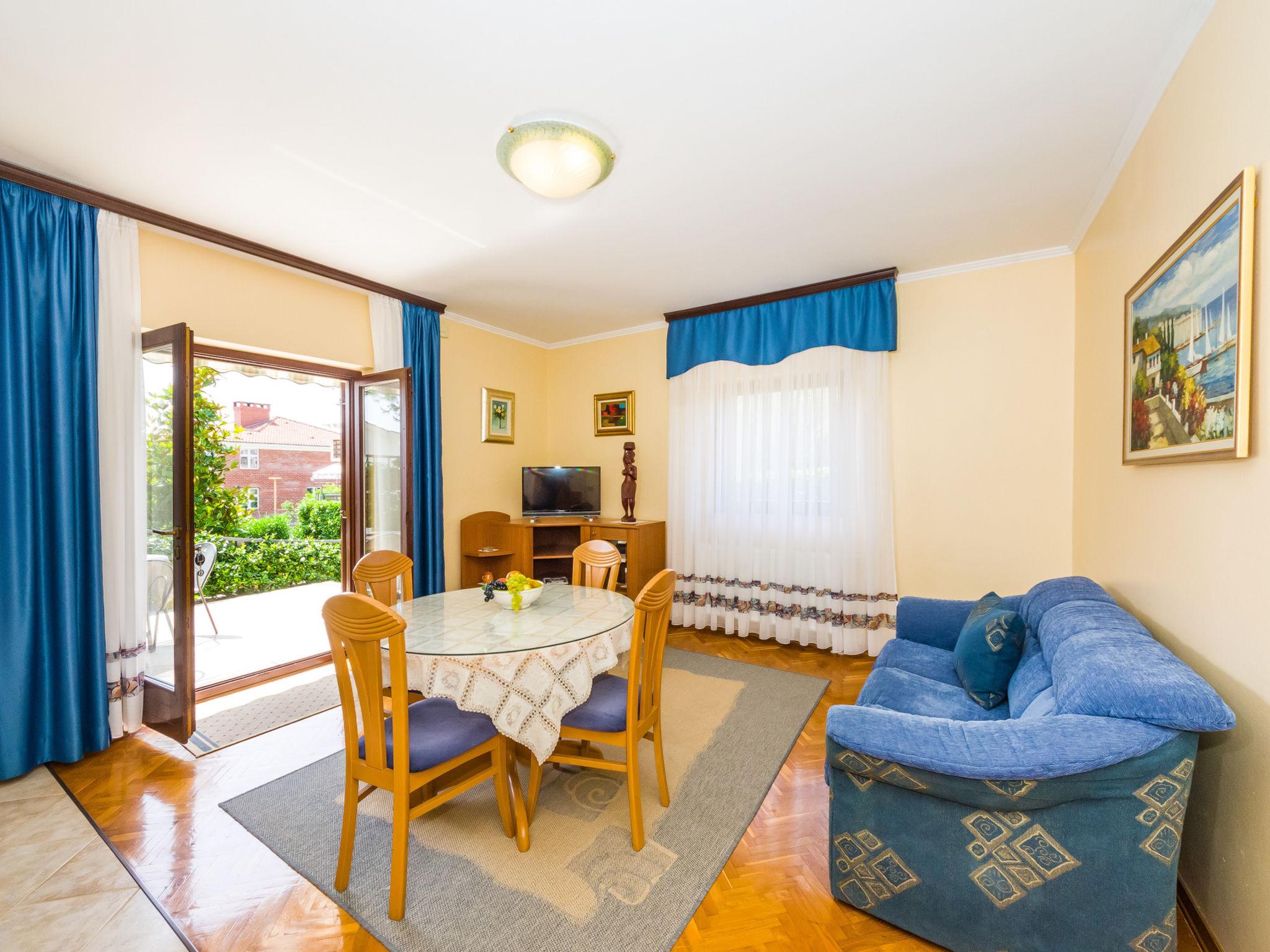 Foto 3 - Apartment mit 1 Schlafzimmer in Zadar mit garten und blick aufs meer