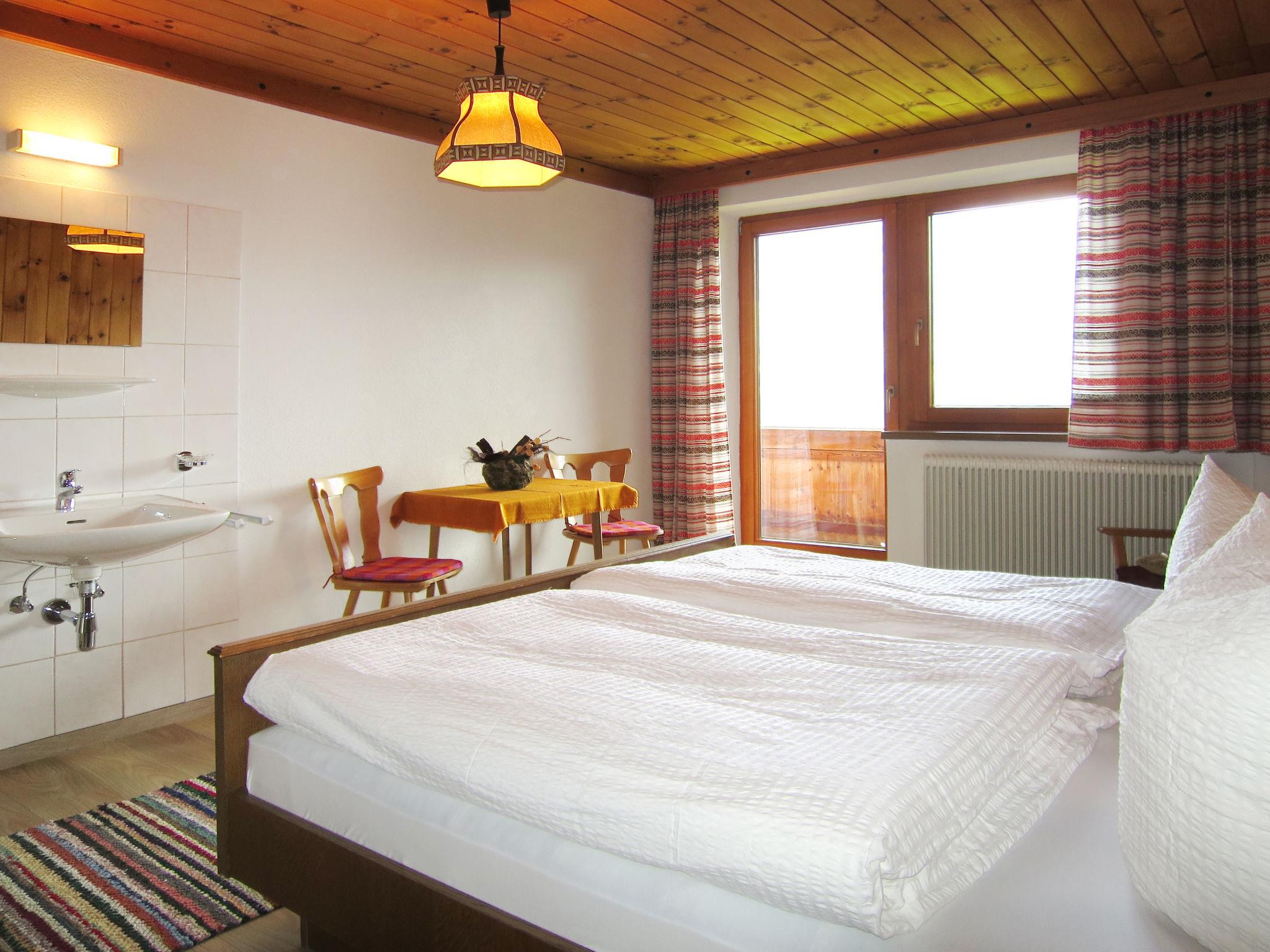 Foto 8 - Apartamento de 3 quartos em Ried im Zillertal com jardim e vista para a montanha