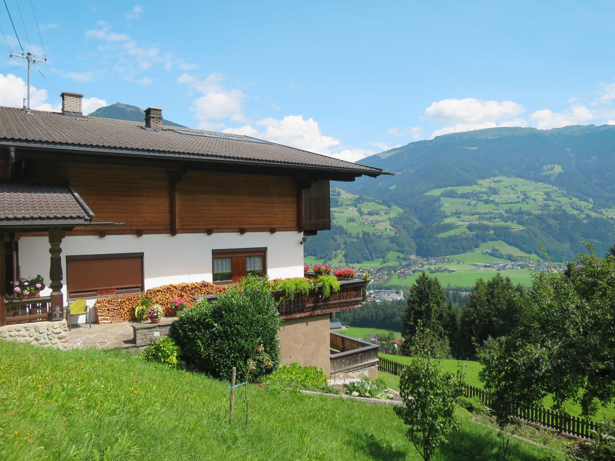 Foto 15 - Appartamento con 3 camere da letto a Ried im Zillertal con giardino e vista sulle montagne