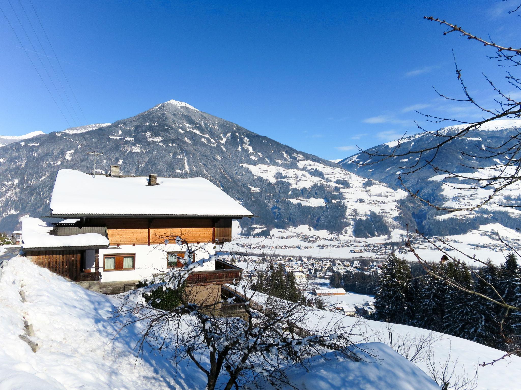 Foto 18 - Apartamento de 3 quartos em Ried im Zillertal com jardim e vista para a montanha