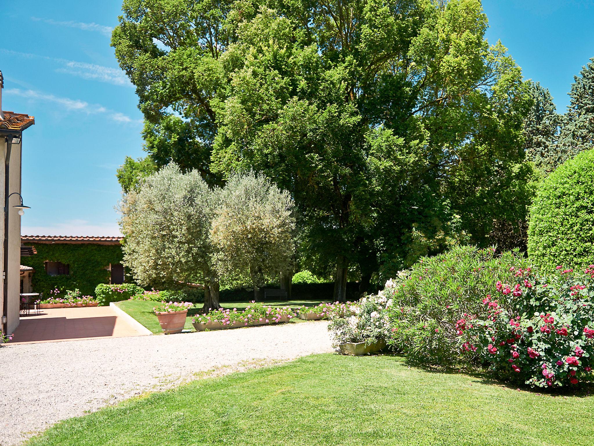 Foto 50 - Appartamento con 2 camere da letto a Colle di Val d'Elsa con piscina e giardino