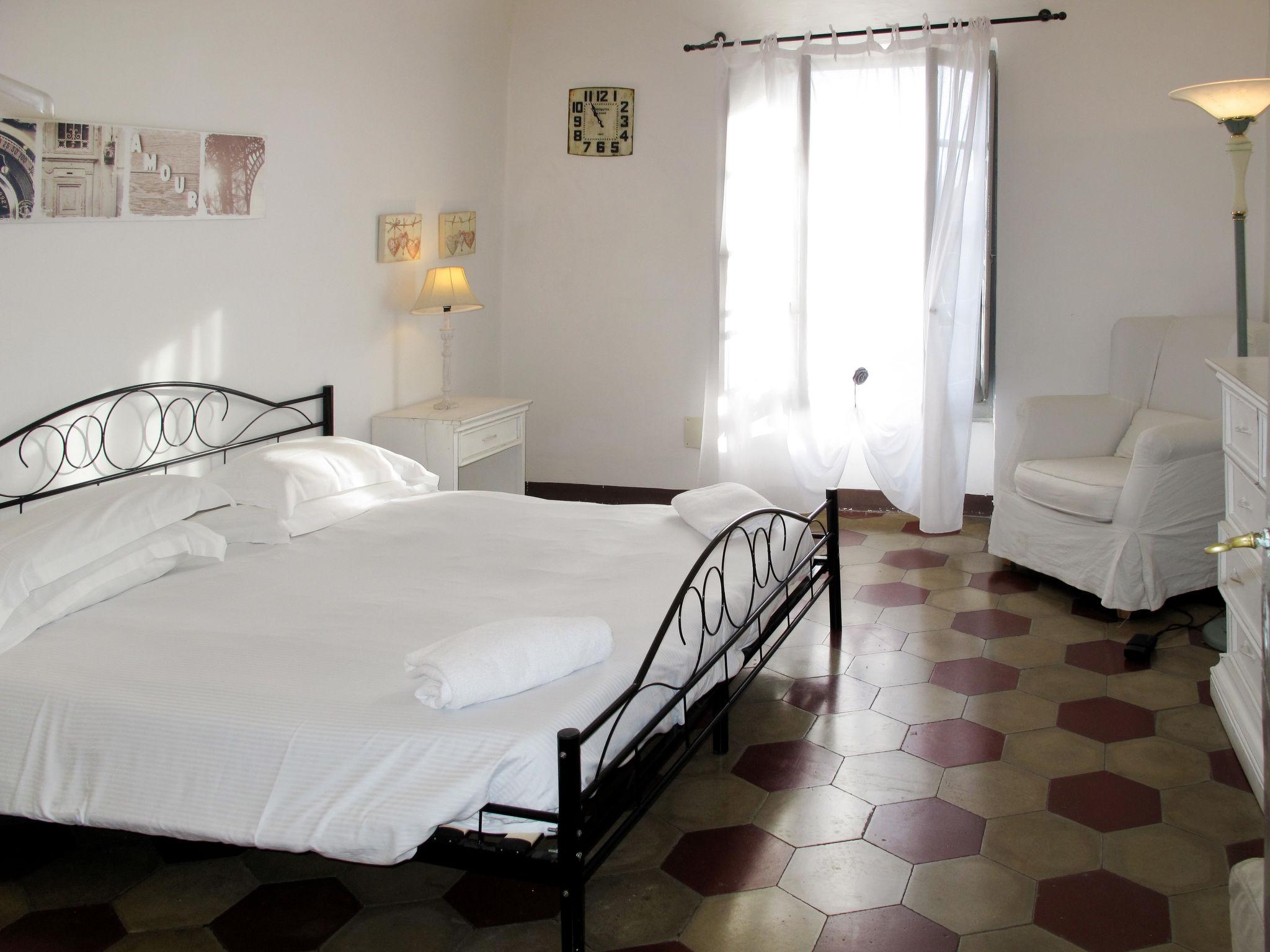 Foto 3 - Appartamento con 2 camere da letto a Finale Ligure con giardino e vista mare