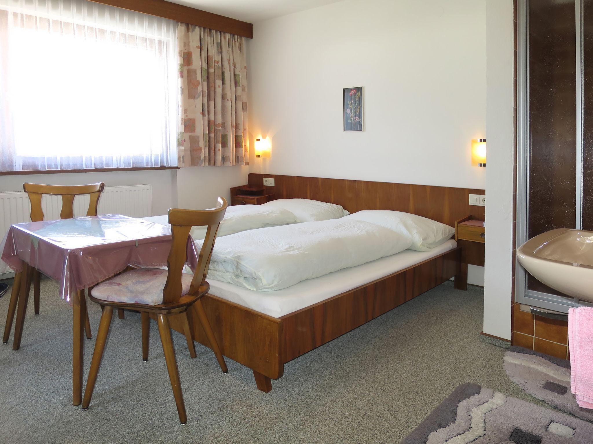 Foto 5 - Apartment mit 3 Schlafzimmern in Pettneu am Arlberg mit blick auf die berge