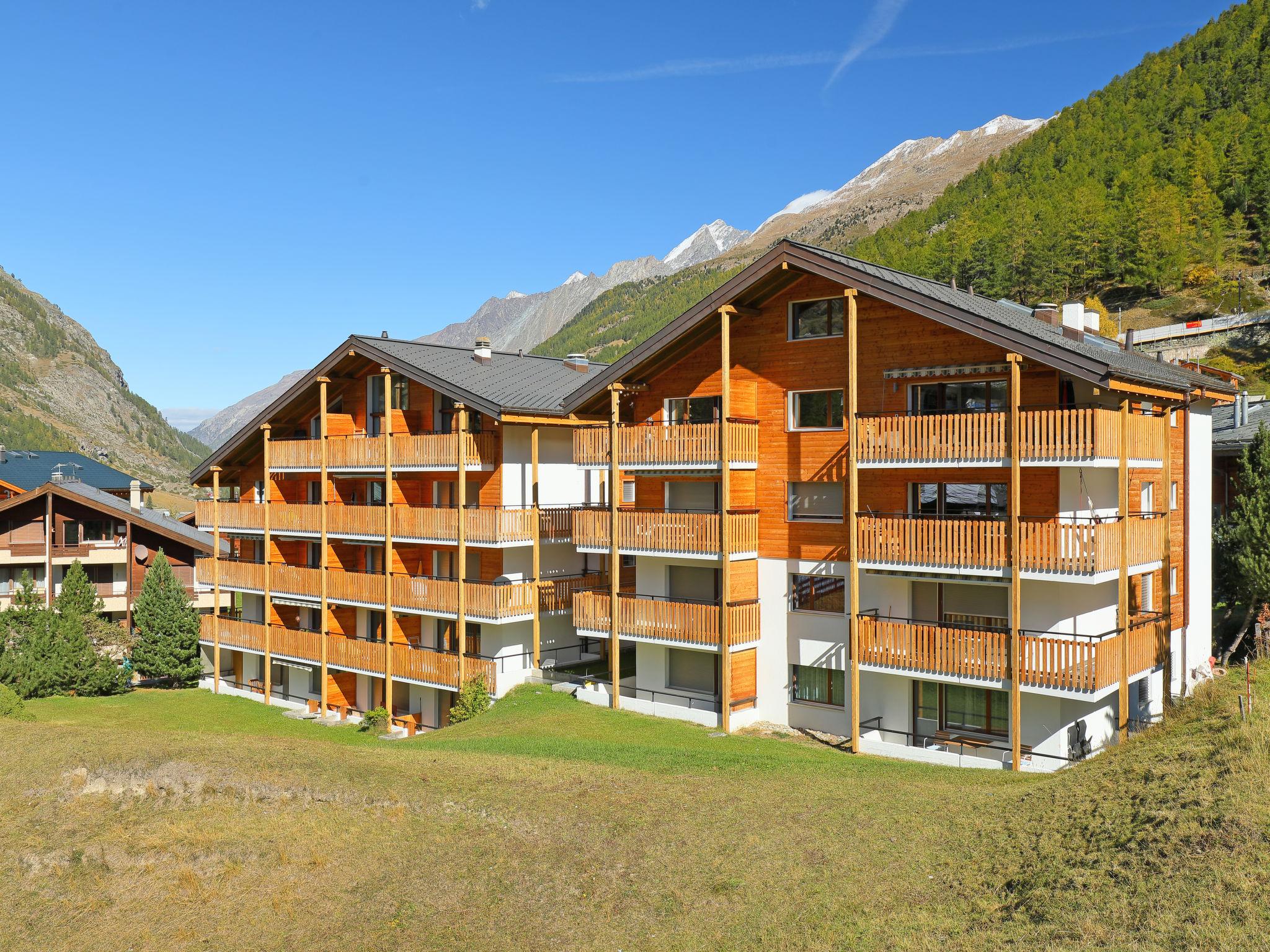 Foto 17 - Apartamento en Zermatt con vistas a la montaña