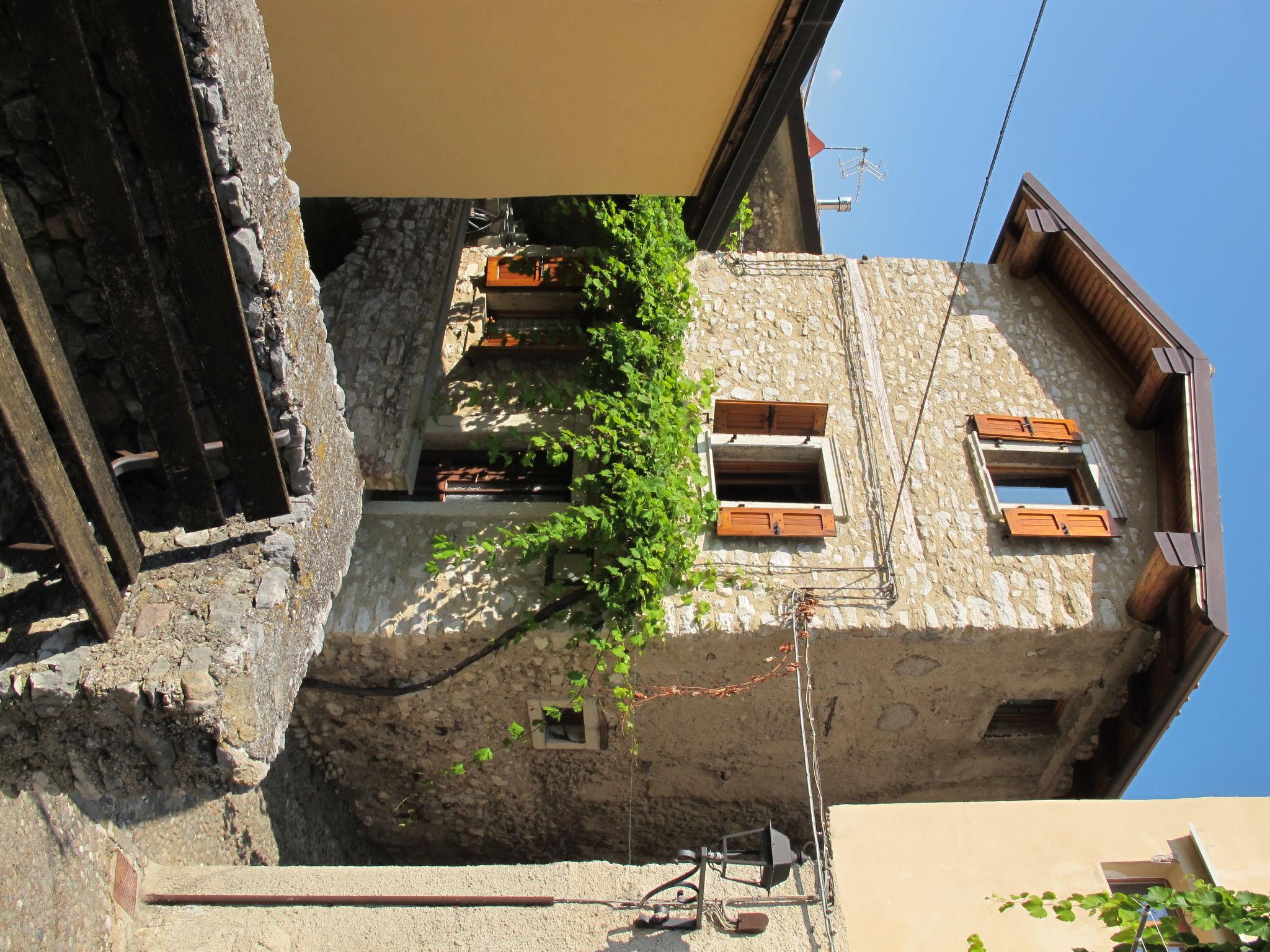 Photo 13 - Appartement en Brenzone sul Garda avec terrasse et vues sur la montagne