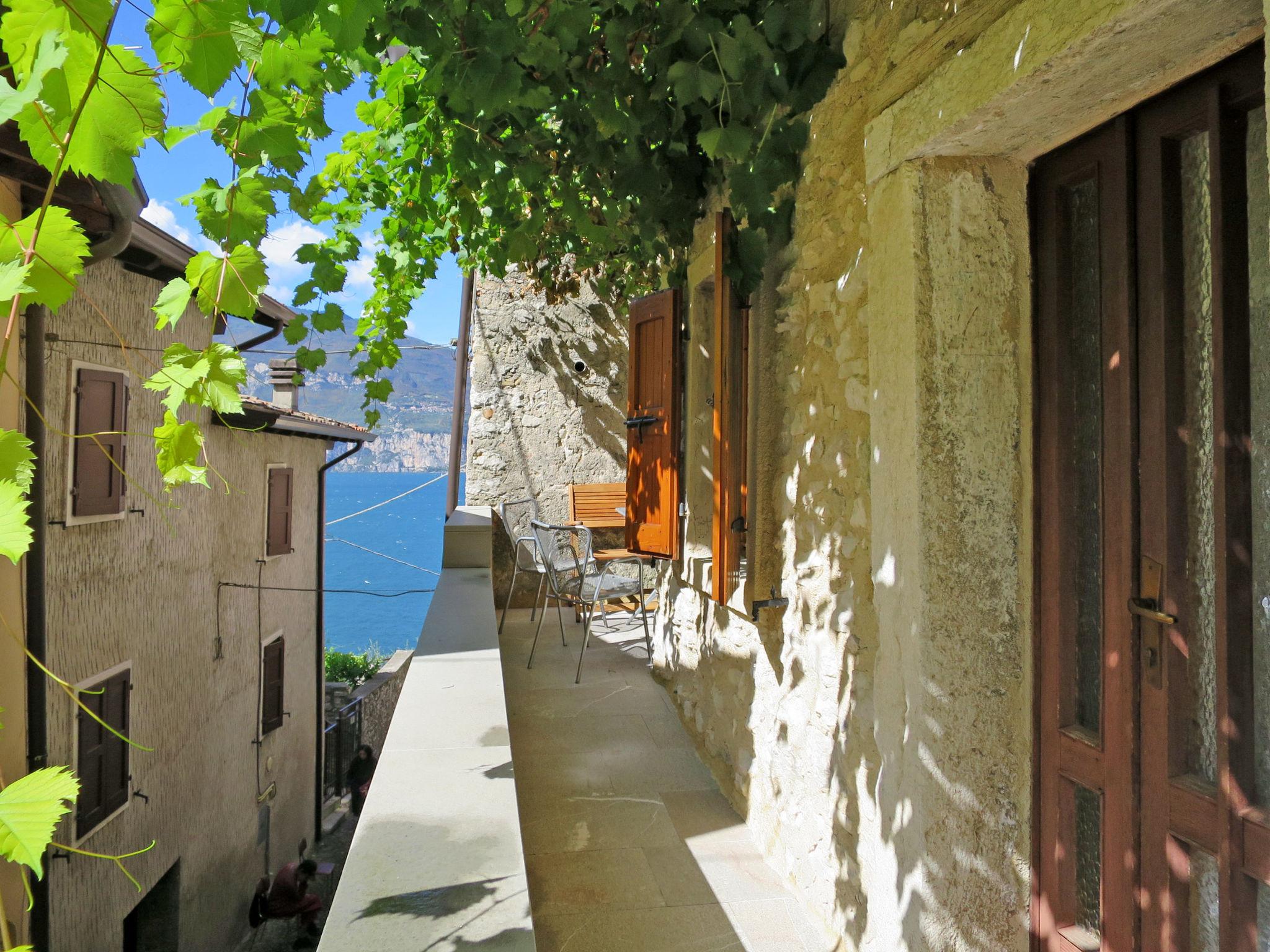 Foto 2 - Appartamento a Brenzone sul Garda con terrazza e vista sulle montagne