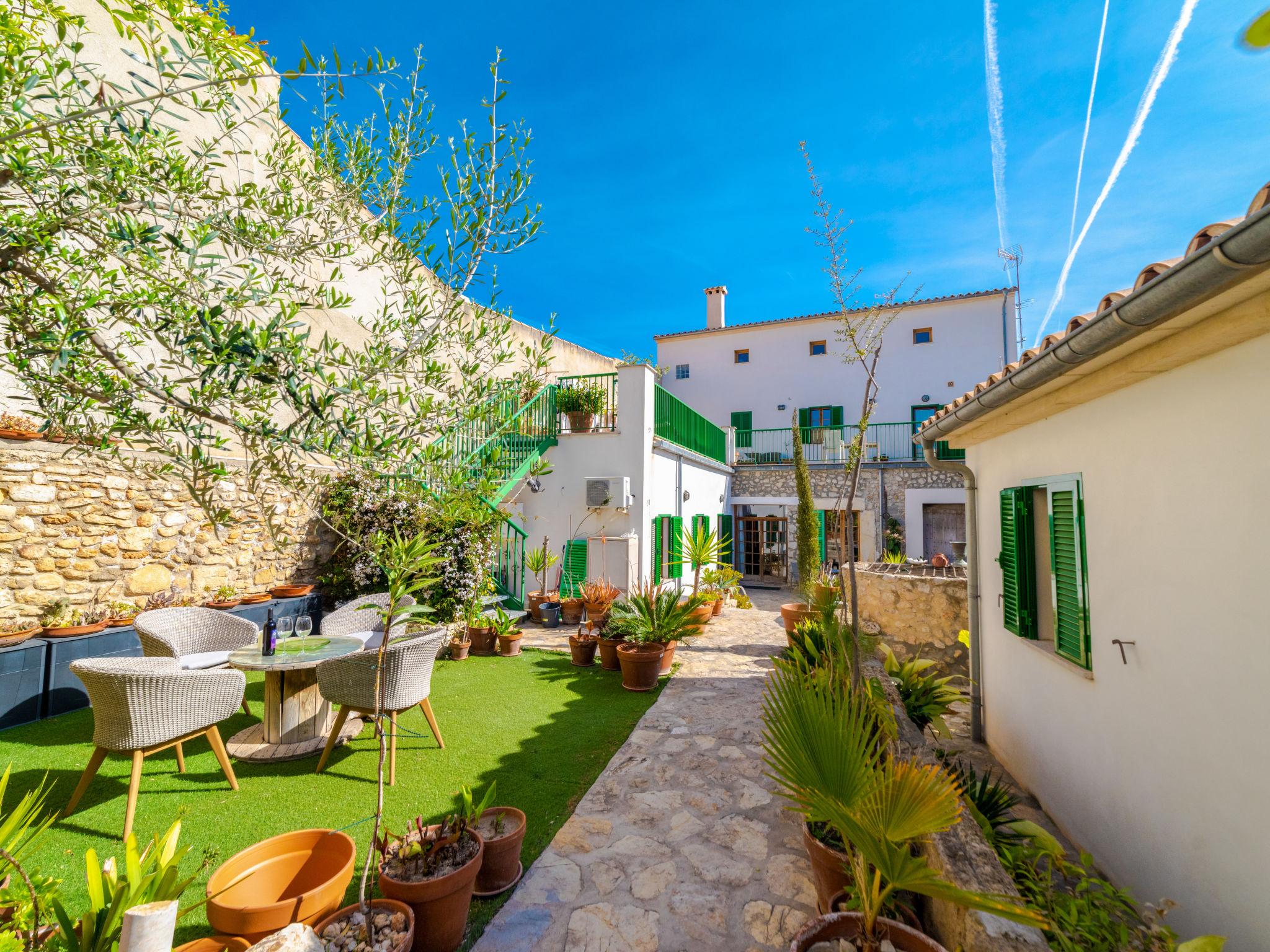 Photo 1 - Maison de 2 chambres à Binissalem avec jardin et vues à la mer