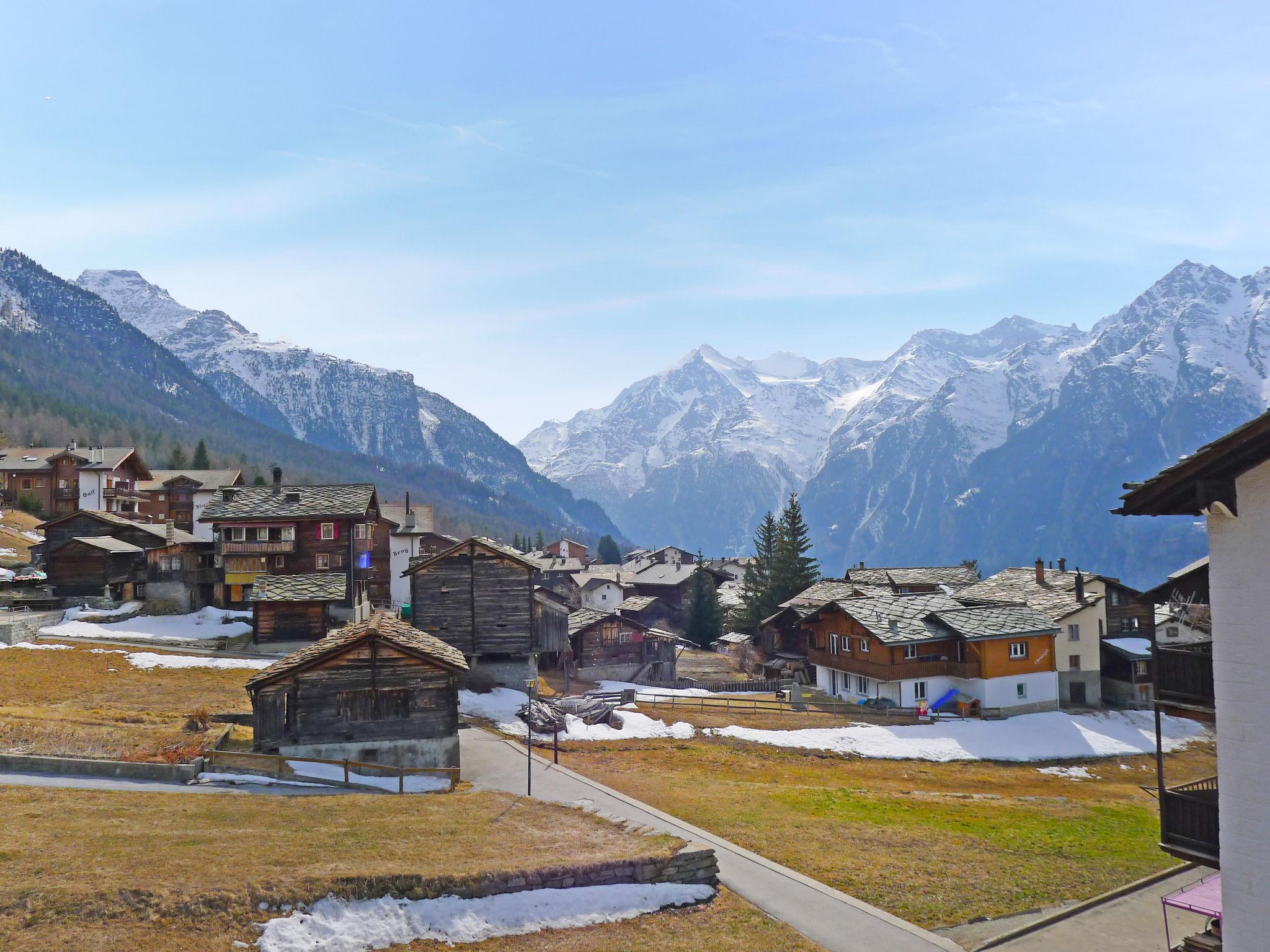 Foto 8 - Appartamento con 2 camere da letto a Grächen con vista sulle montagne