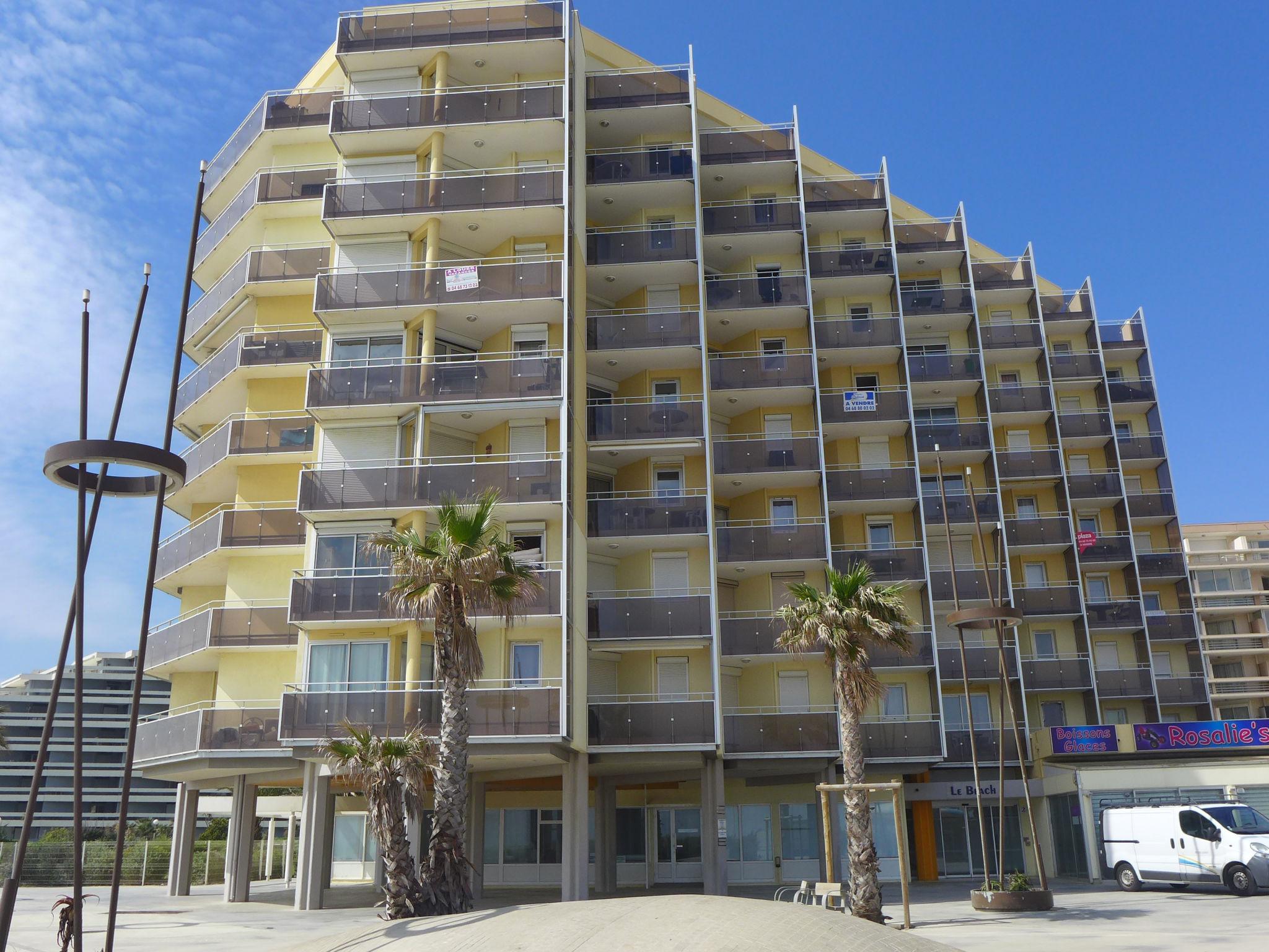 Foto 26 - Appartamento con 1 camera da letto a Canet-en-Roussillon con vista mare