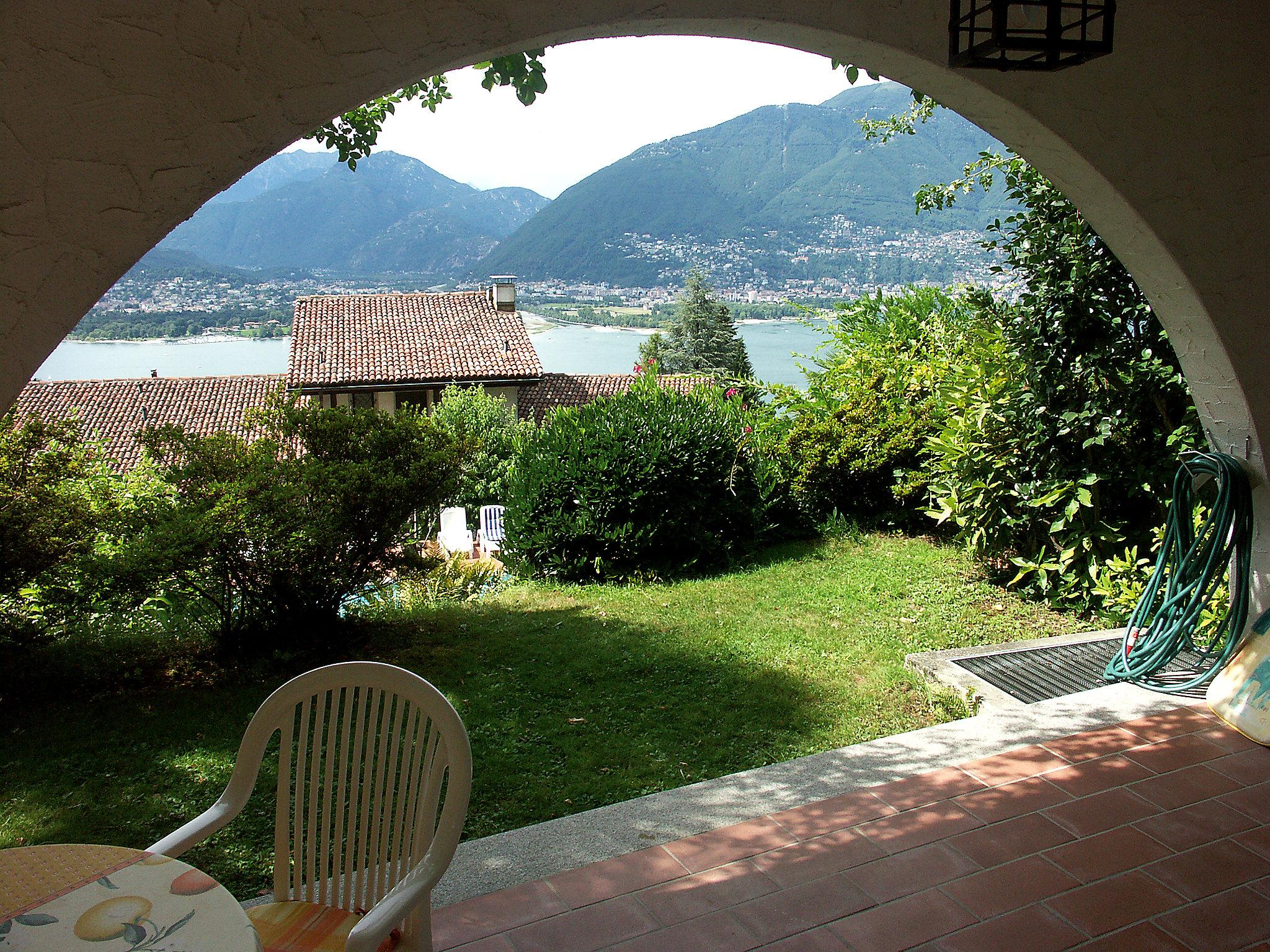 Foto 3 - Apartamento de 1 habitación en Gambarogno con piscina y jardín