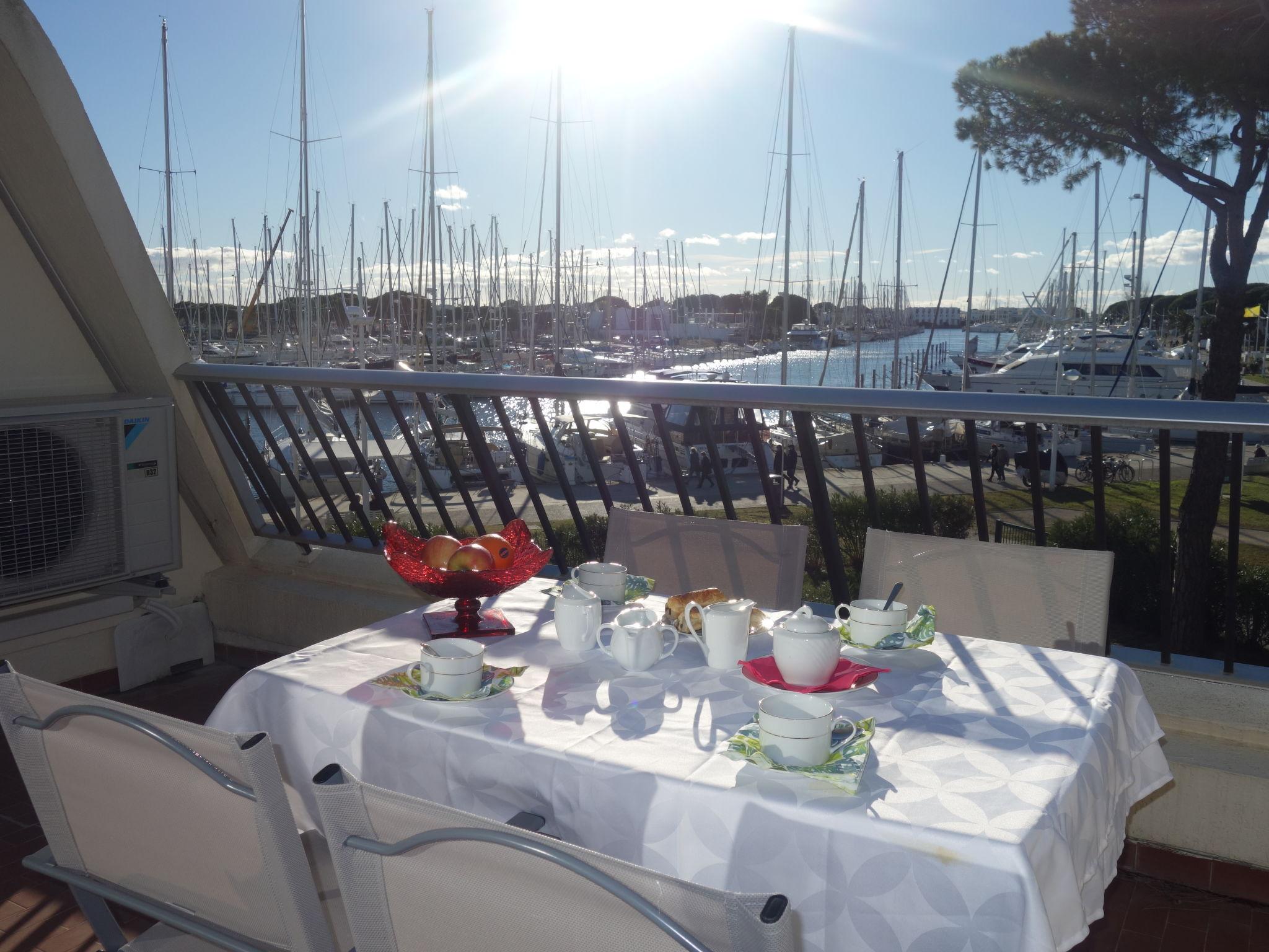 Foto 1 - Apartment mit 1 Schlafzimmer in Le Grau-du-Roi mit schwimmbad und blick aufs meer