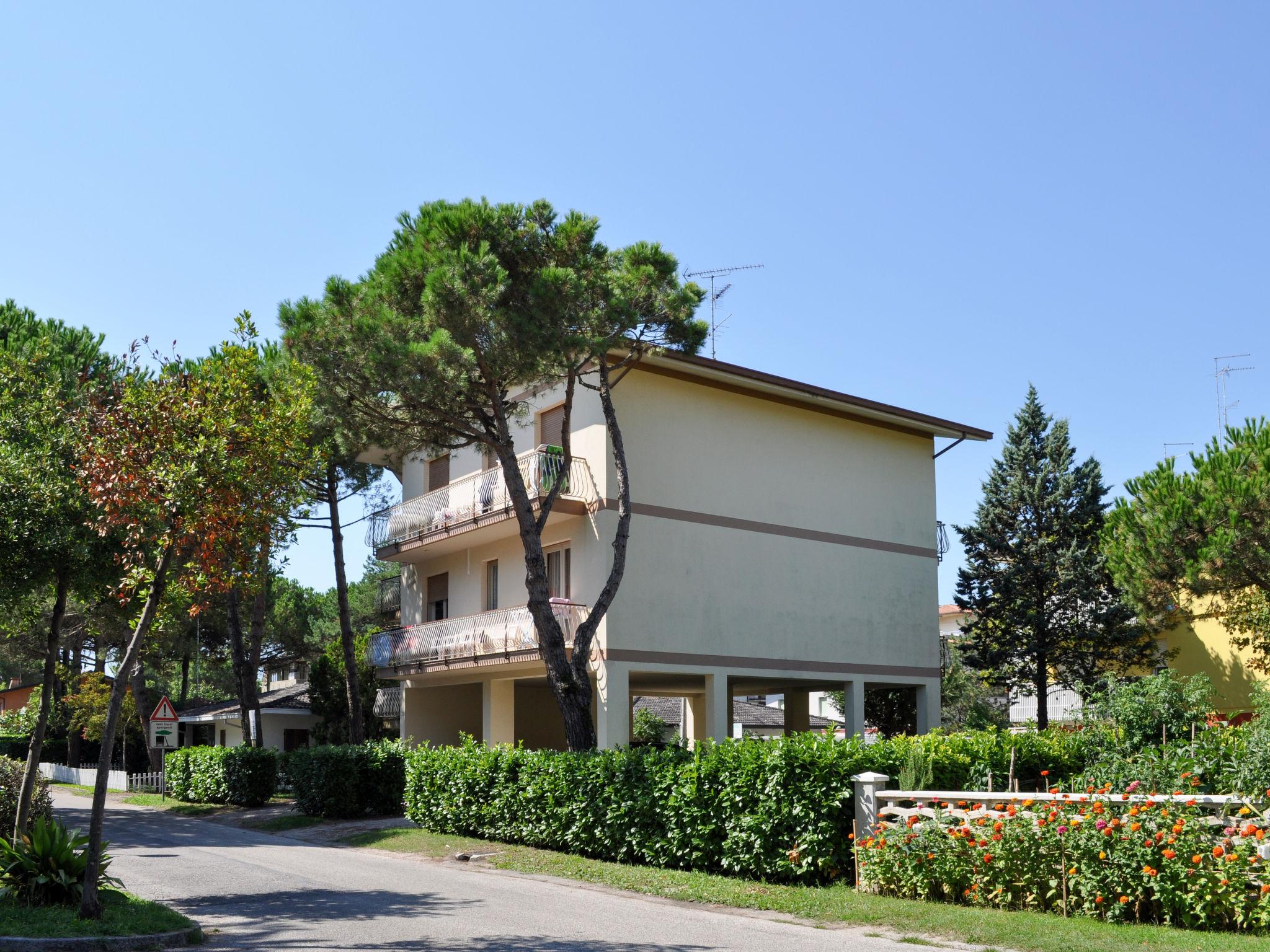 Foto 16 - Apartment mit 1 Schlafzimmer in San Michele al Tagliamento mit blick aufs meer