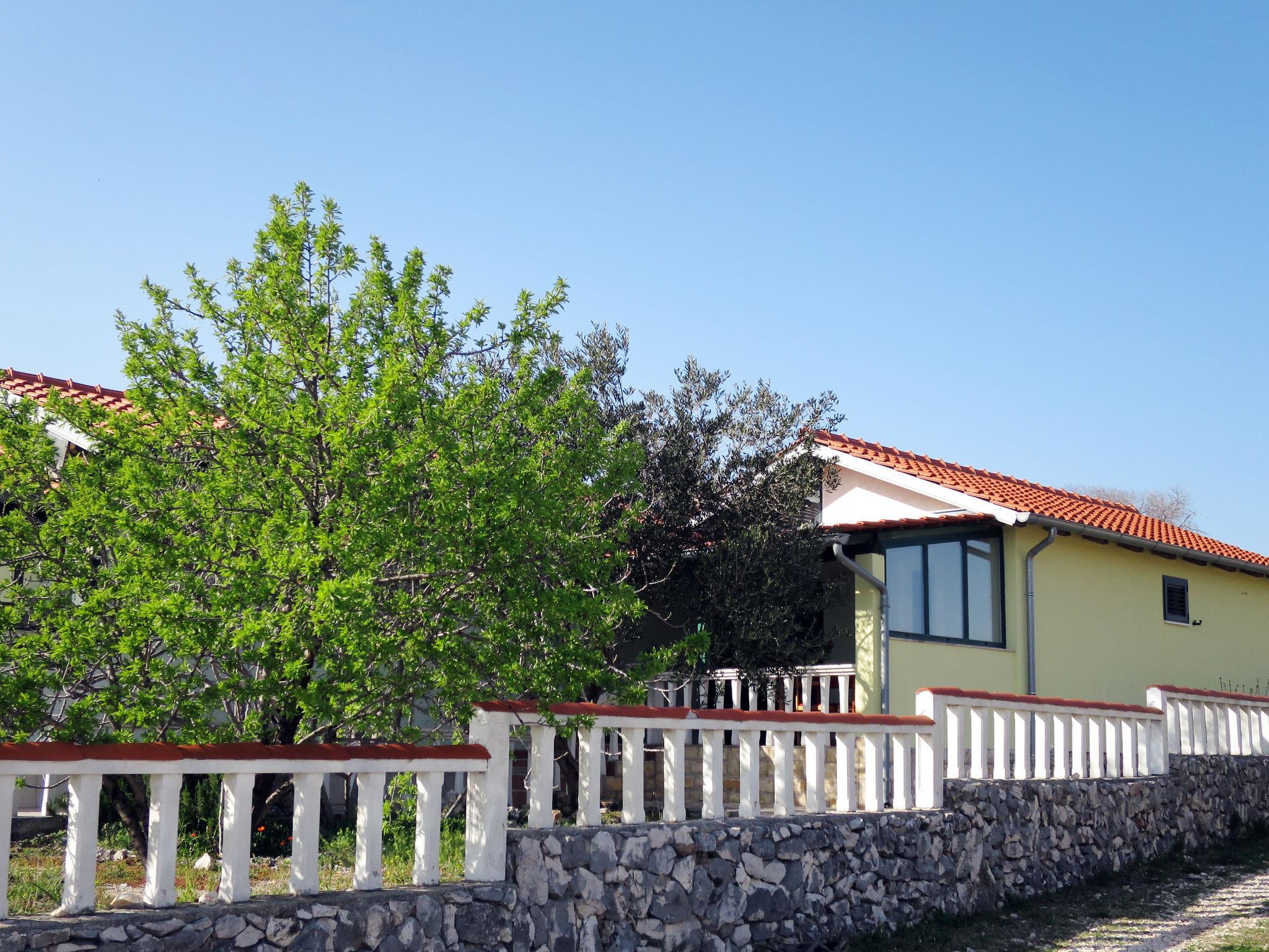 Foto 2 - Casa de 1 habitación en Rogoznica con piscina y jardín