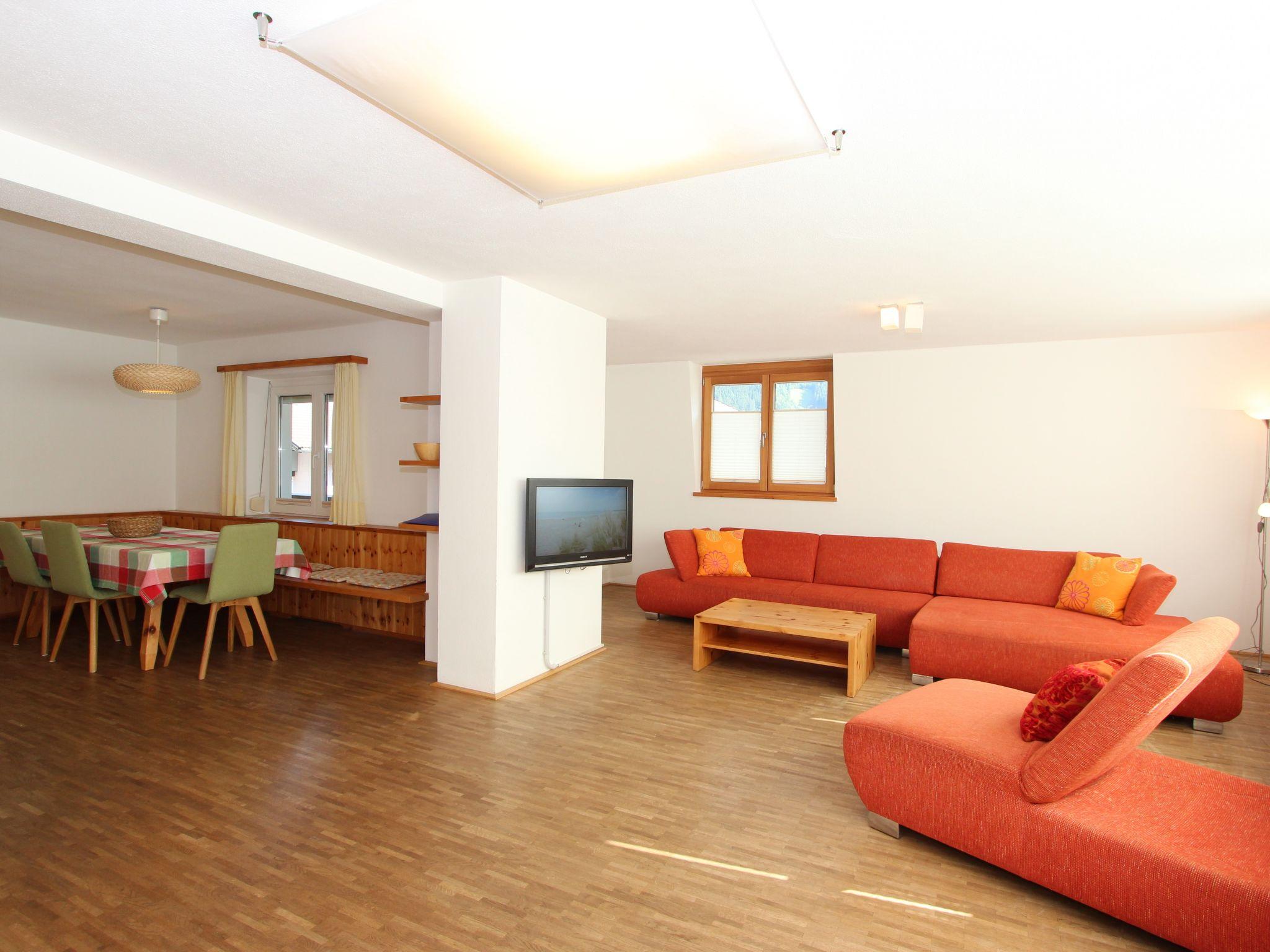 Foto 2 - Appartamento con 4 camere da letto a Ried im Zillertal con giardino e vista sulle montagne
